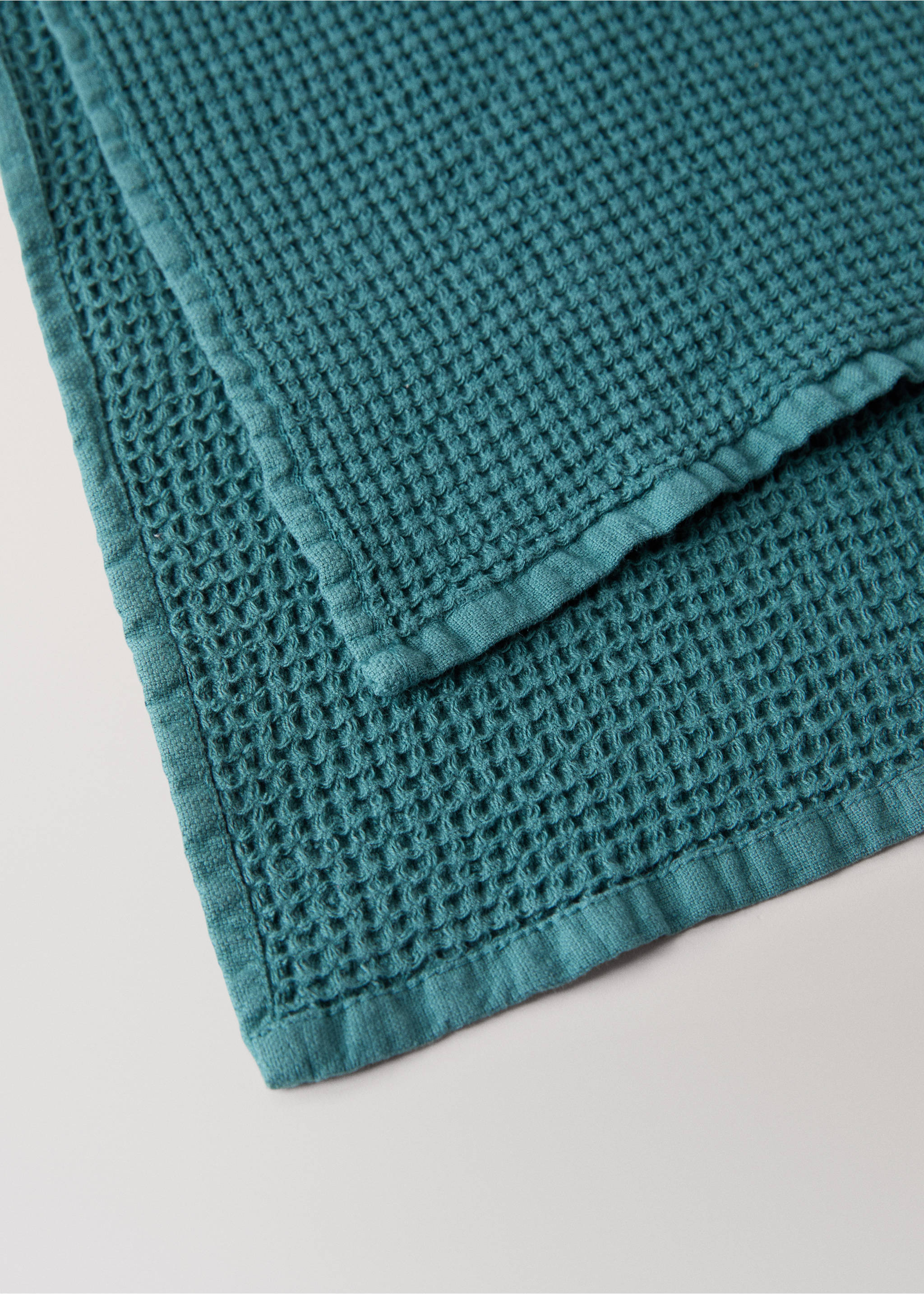 Cotton hand towel mini waffle garment-wash - Details of the article 2, Forest Green. Ref: 27001598-00.