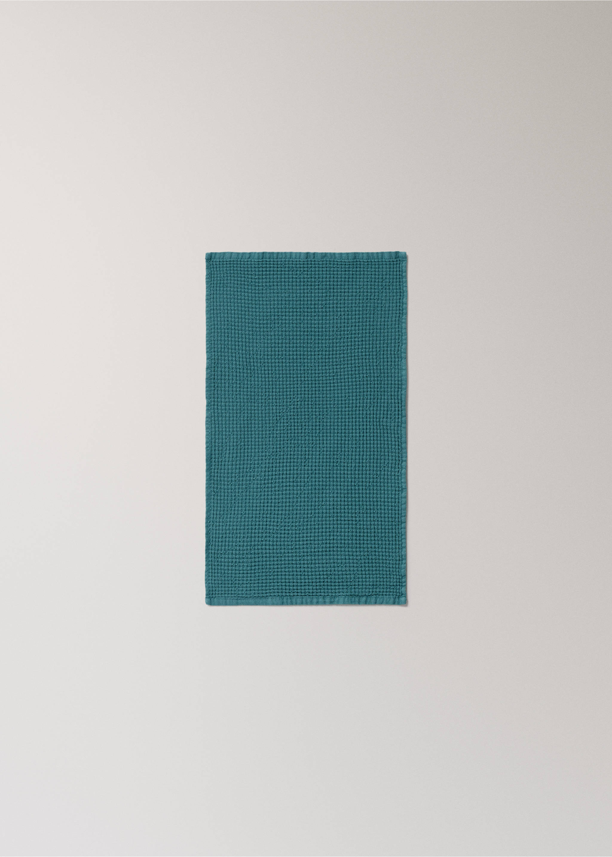 Cotton hand towel mini waffle garment-wash - Details of the article 3, Forest Green. Ref: 27001598-00.