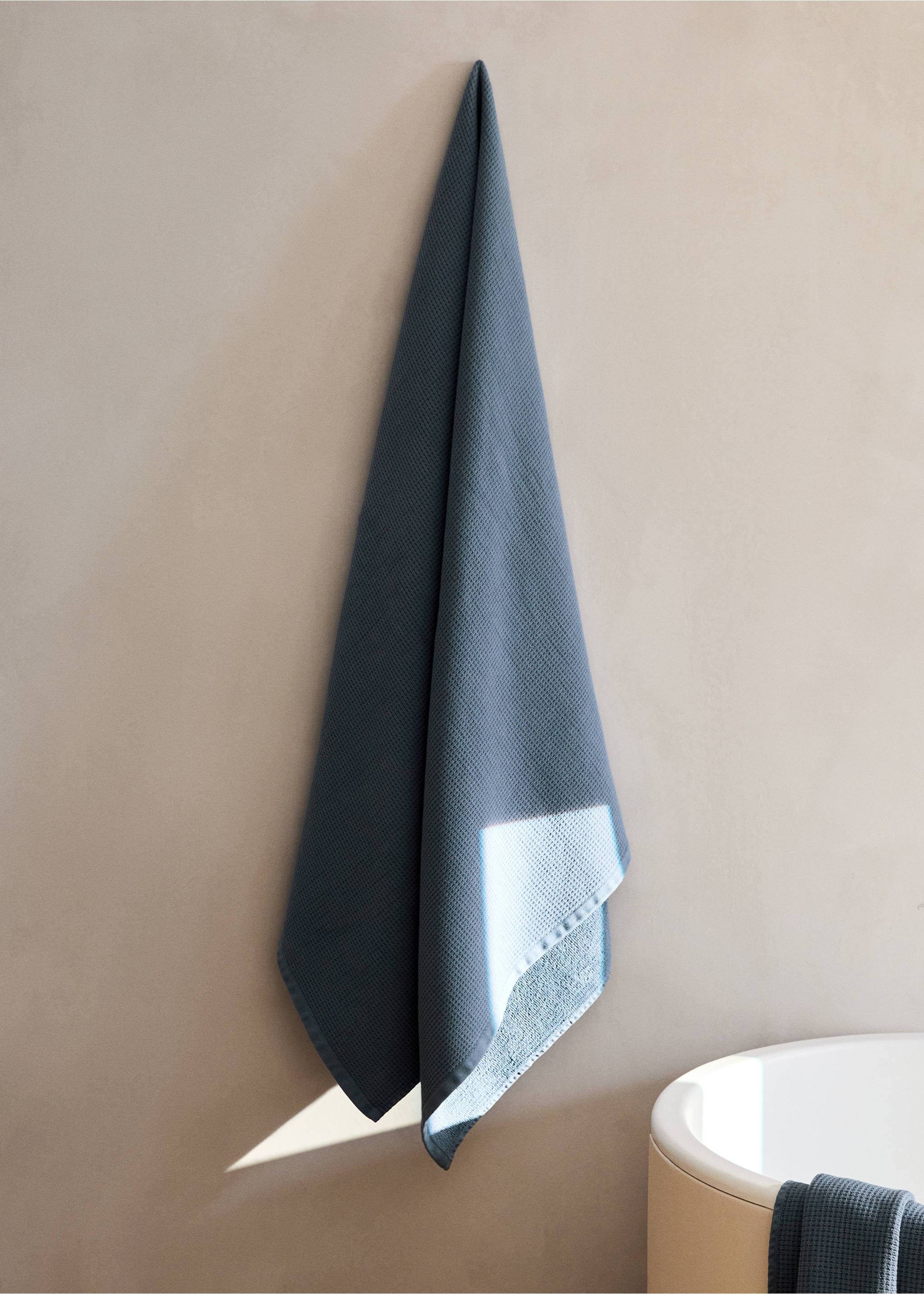 Reversible cotton bath towel - General plane, Indigo Blue. Ref: 27001604-00.