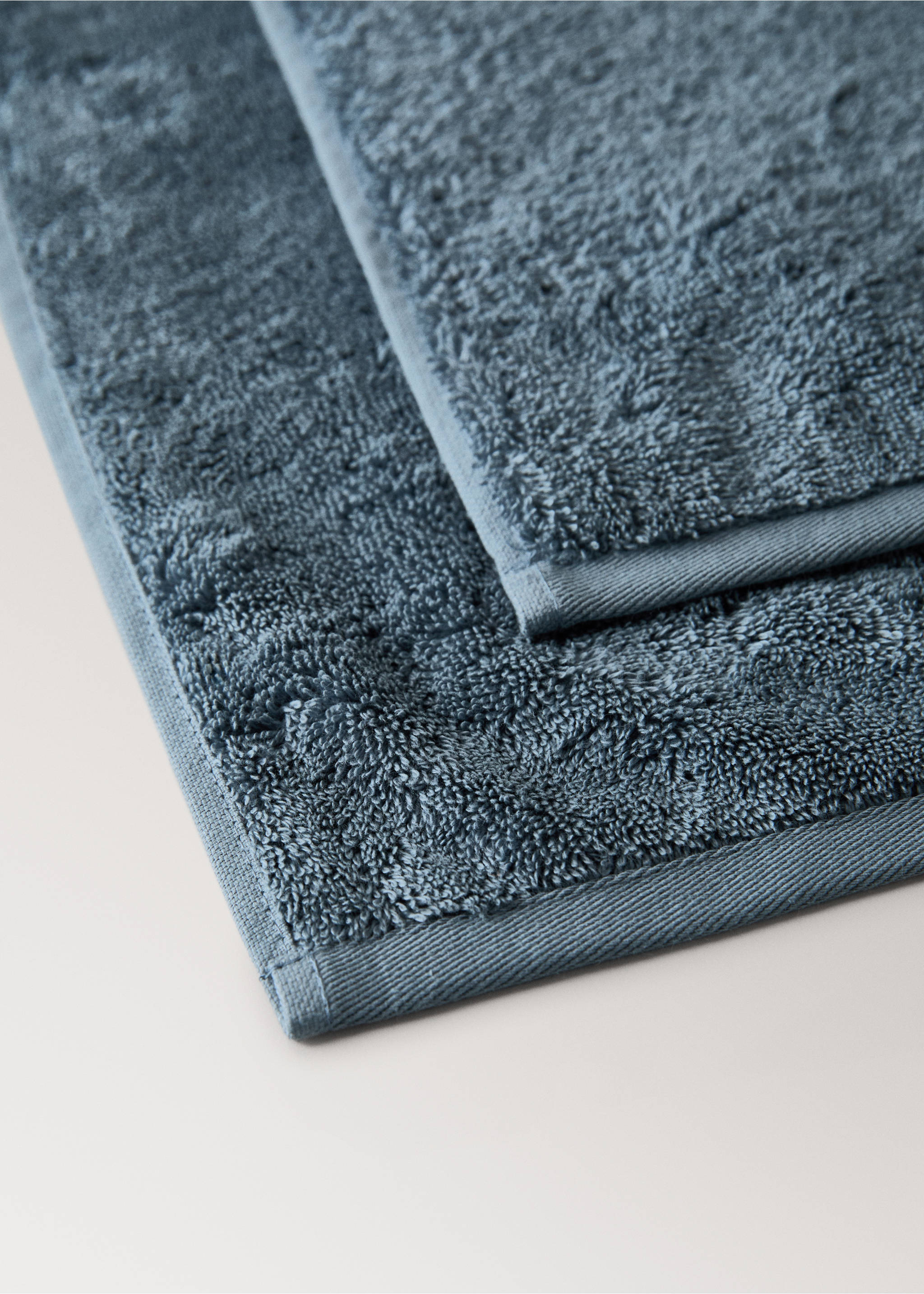Soft cotton towel - Details of the article 2, Indigo Blue. Ref: 27001605-00.
