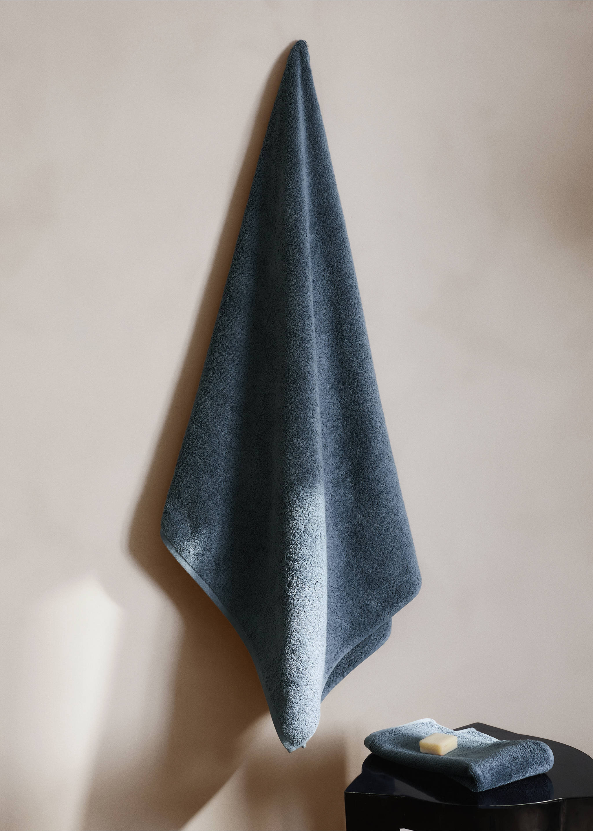 Toalla baño algodón suave - Plano general, Azul indigo. Ref: 27001608-00.