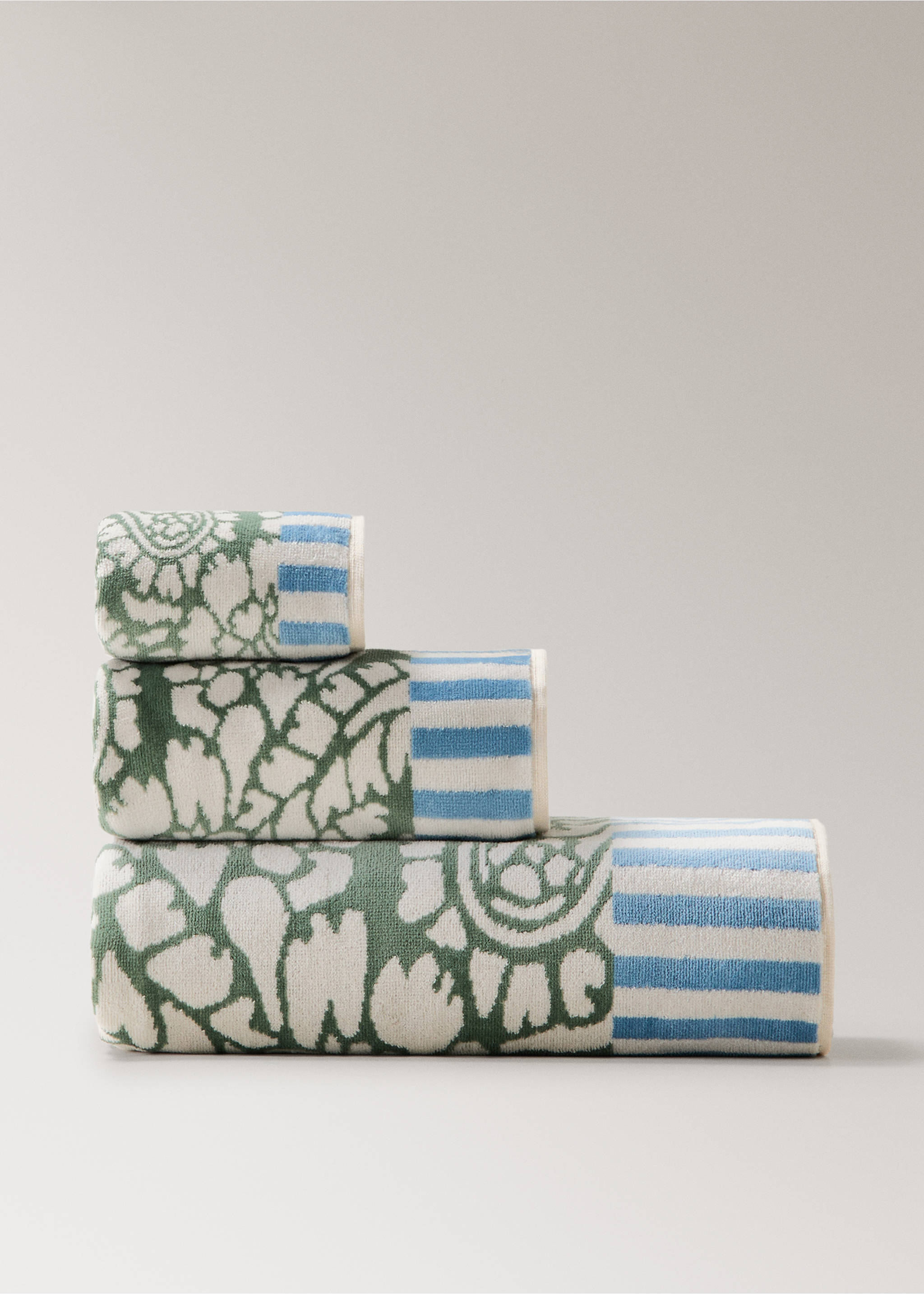 Multicolor jacquard cotton terry bath towel - Article without model, Emerald Green. Ref: 27001612-00.