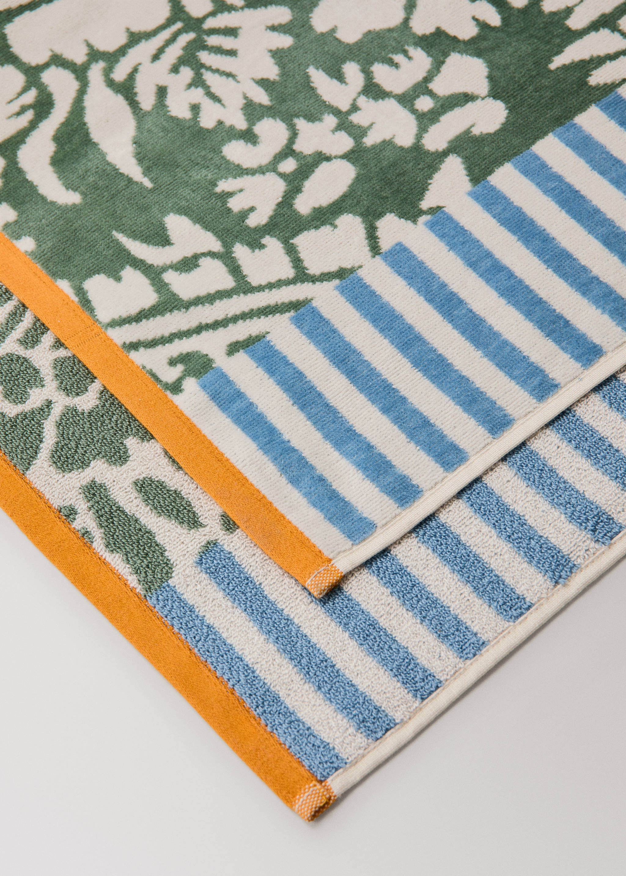 Multicoloured jacquard cotton terry bath towel - Details of the article 2