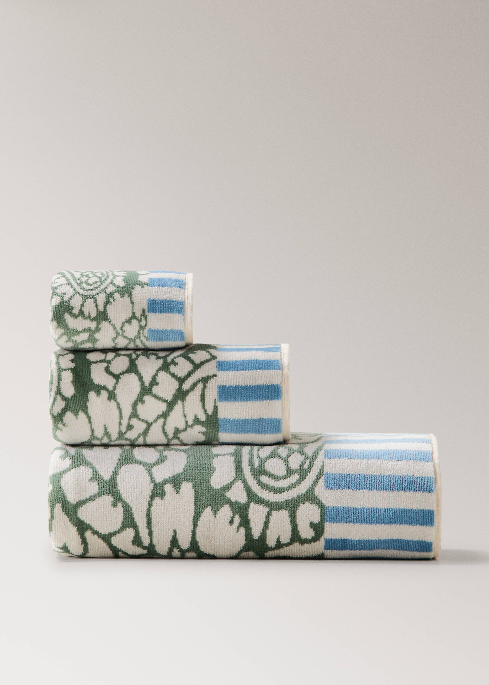 Multicoloured jacquard cotton terry bath towel - Article without model