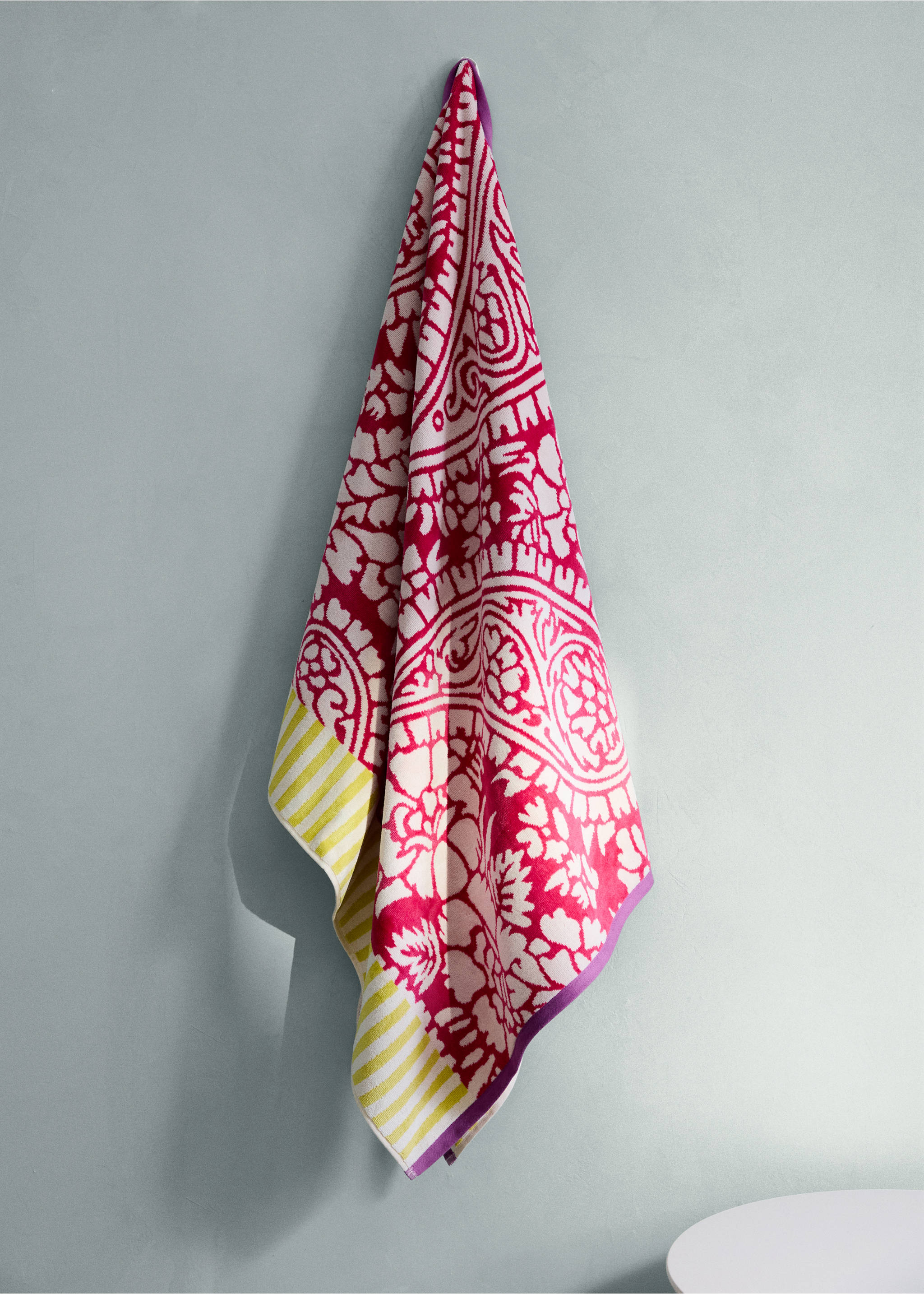 Multicolor jacquard cotton terry bath towel - General plane, Pink. Ref: 27001612-00.
