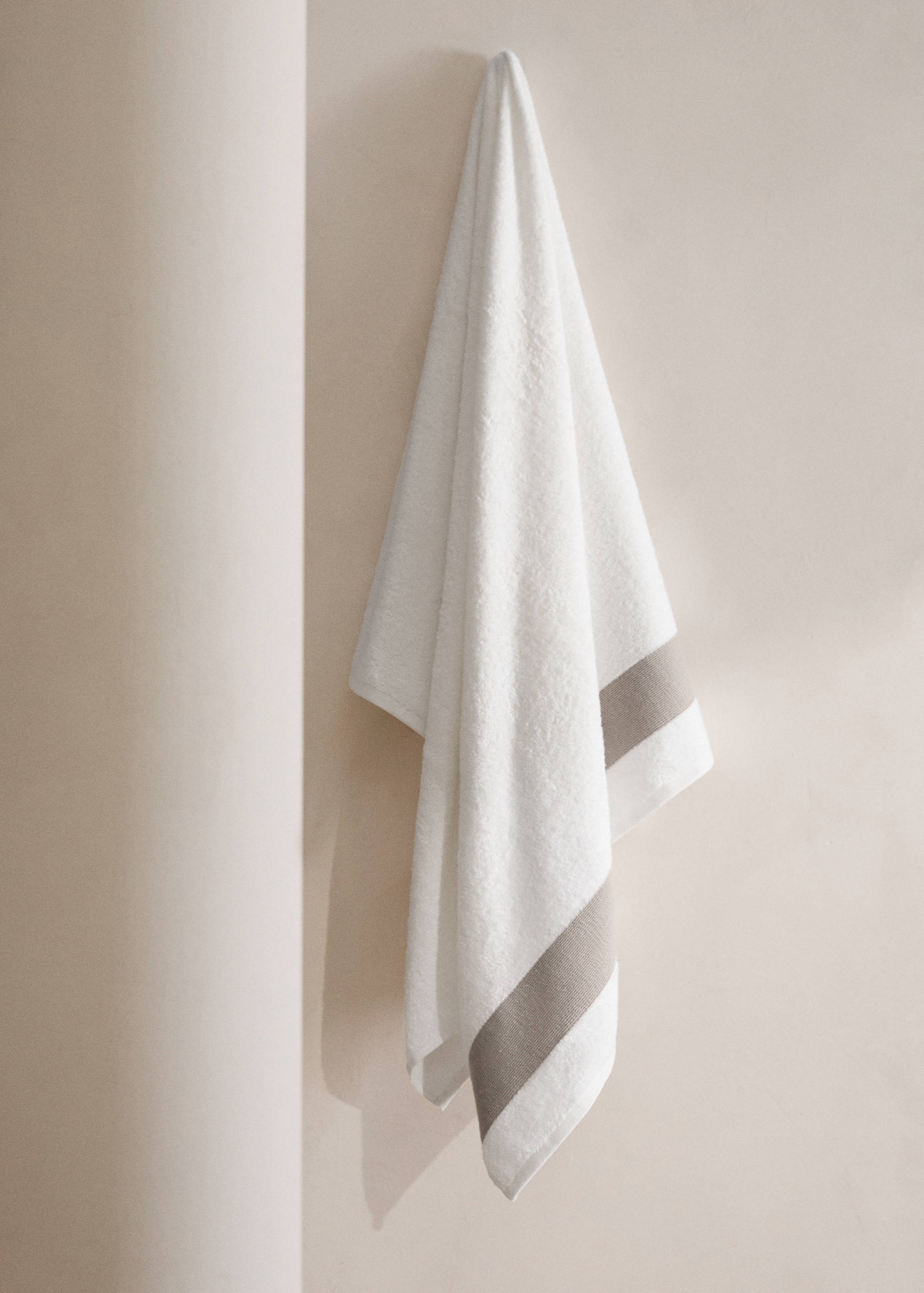 Multicoloured striped jacquard cotton bath towel - General plane