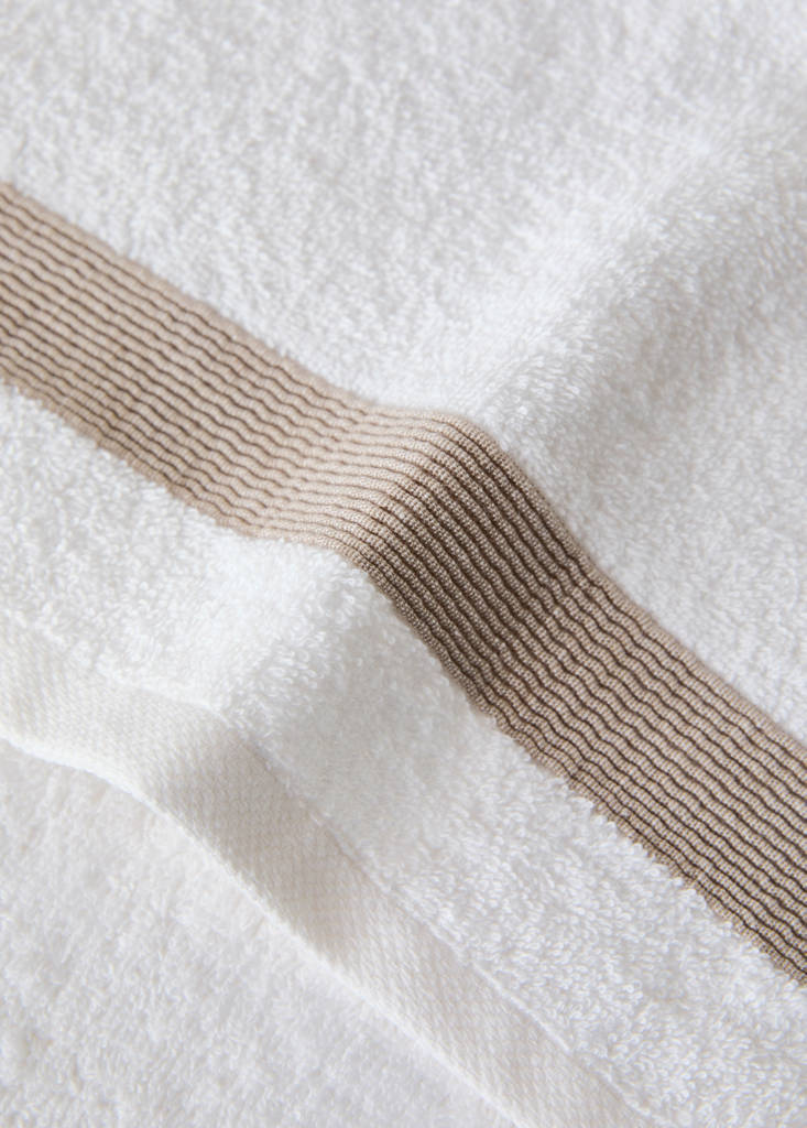Multicoloured striped jacquard cotton guest towel — Ecru