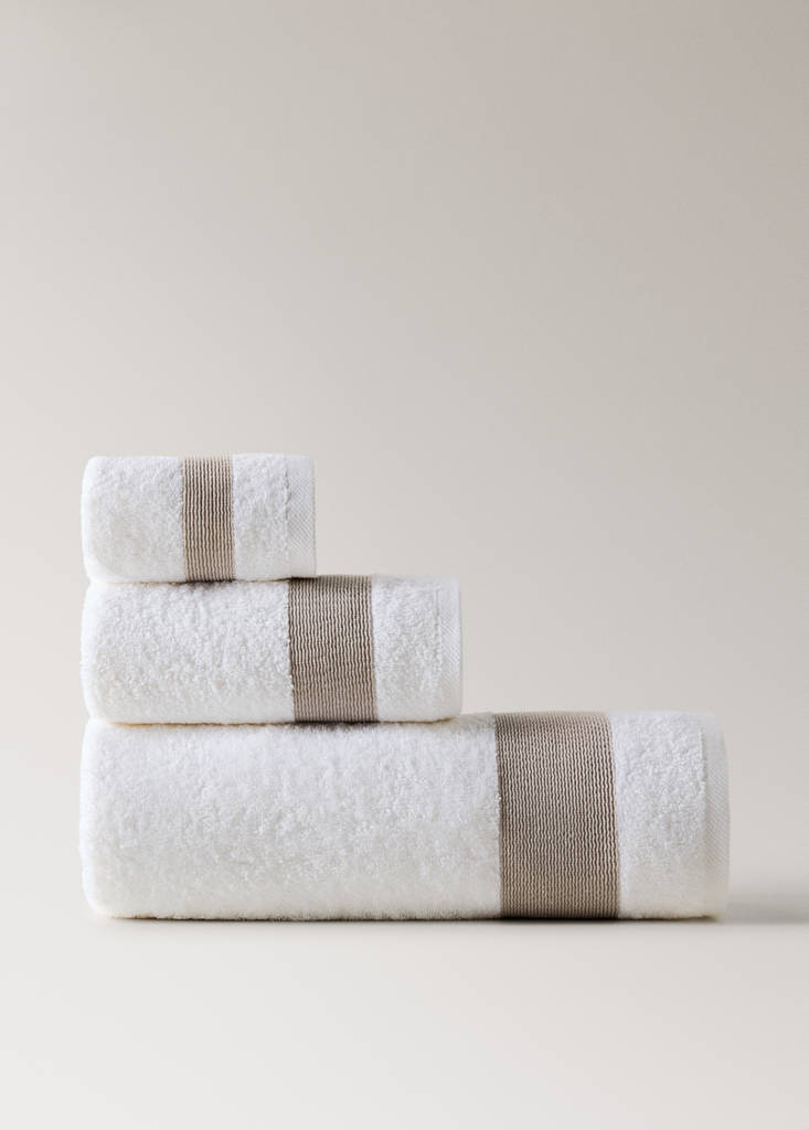 Multicoloured striped jacquard cotton guest towel — Ecru