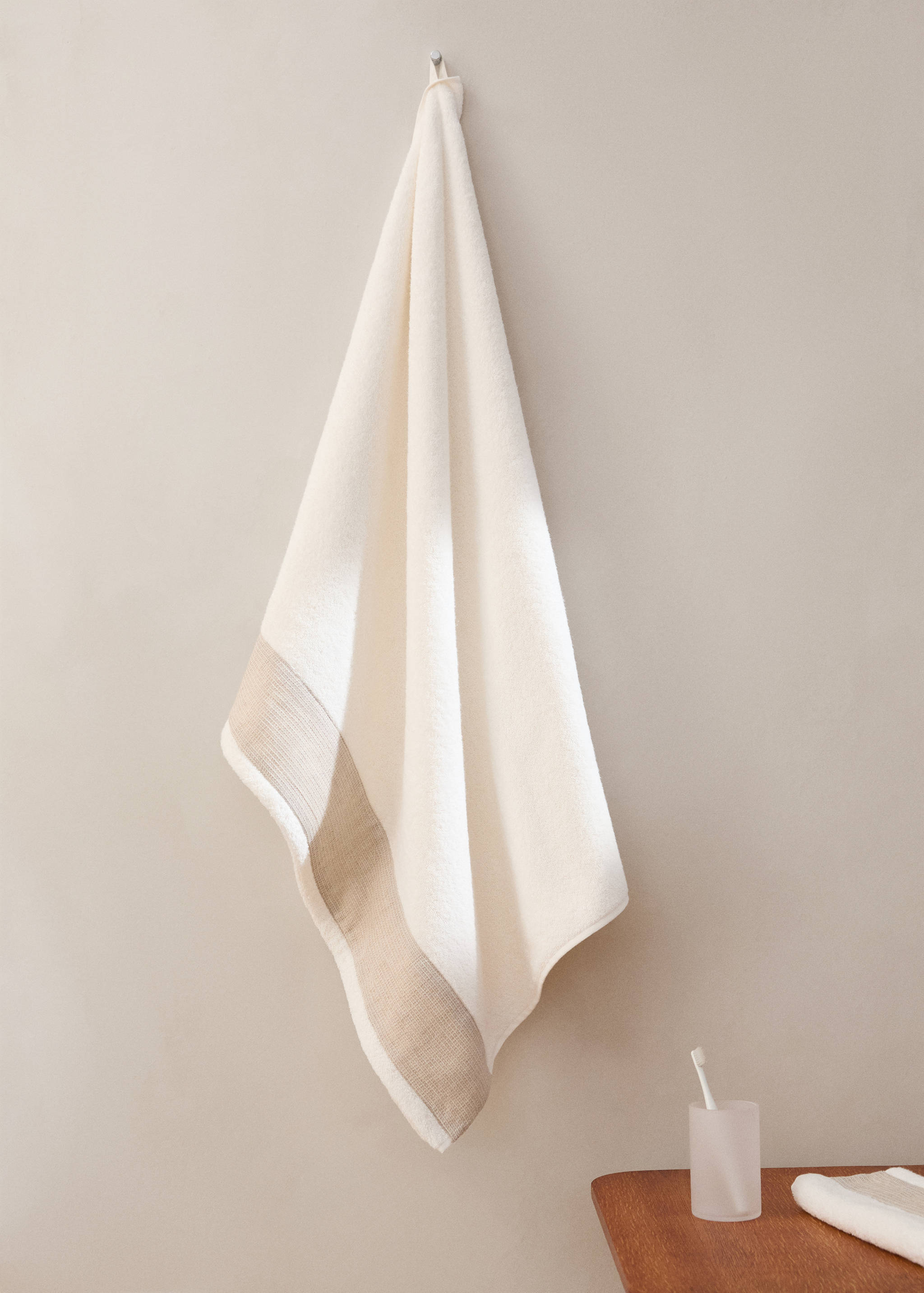 Cotton terry bath towel with linen edging - General plane