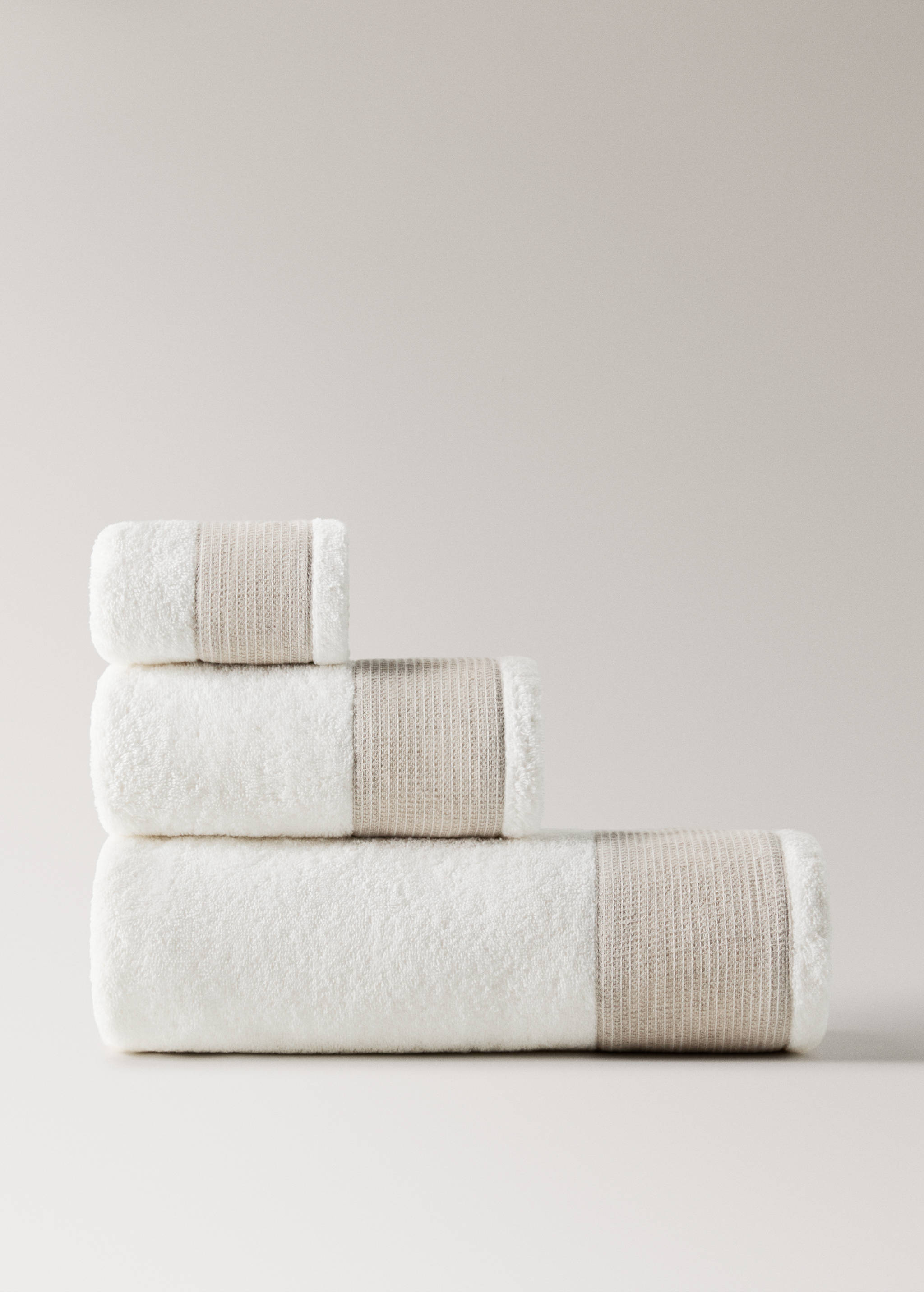 Cotton terry bath towel with linen edging - Article without model