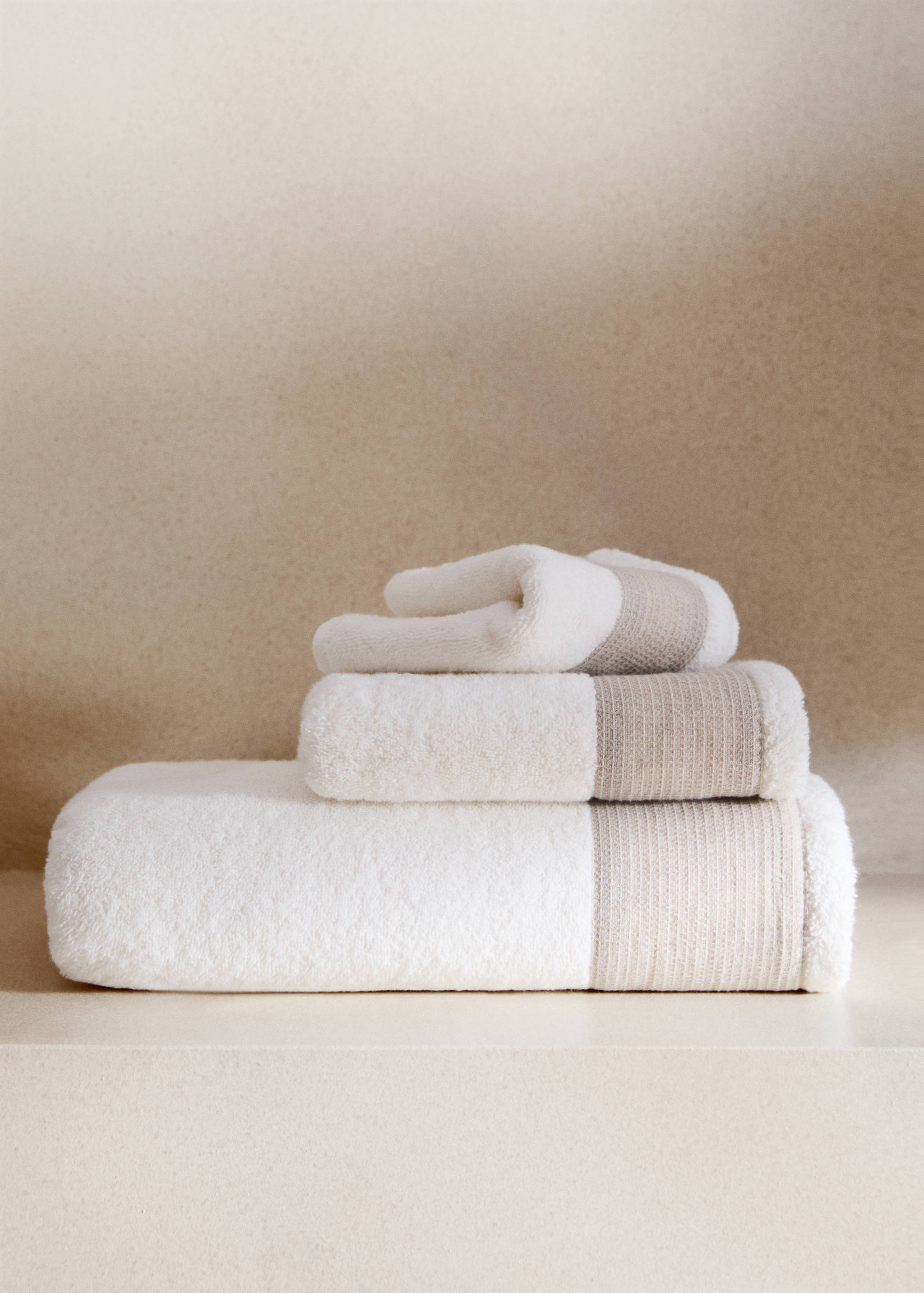 Cotton terry hand towel with linen edging - General plane