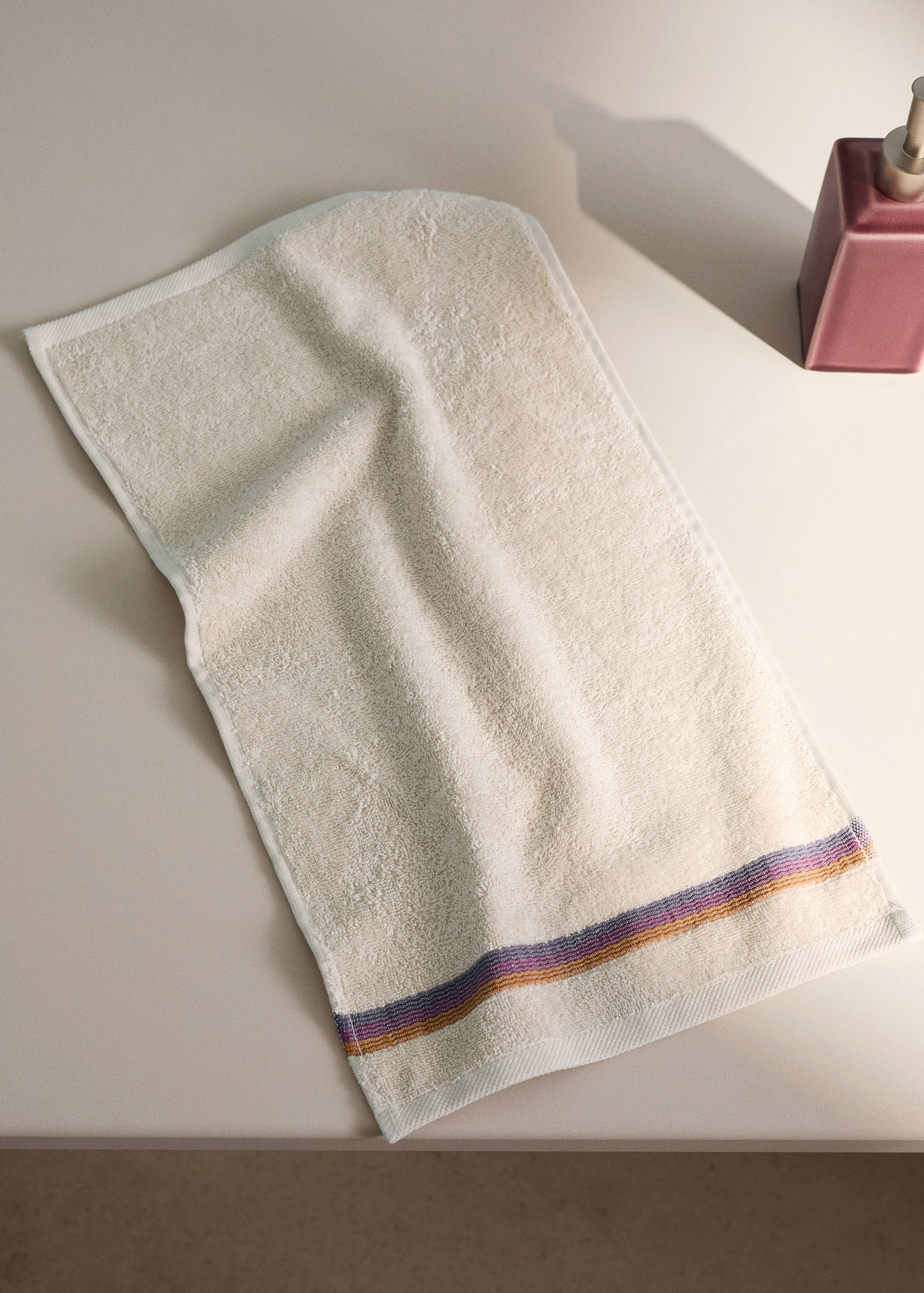 Hand towel with striped trim - General plane