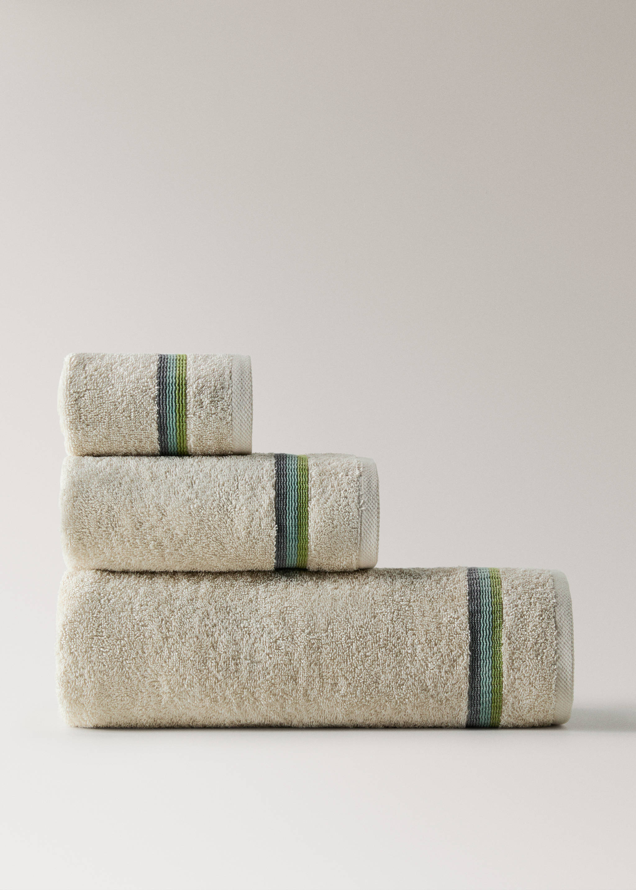 Bath towel with striped trim - Article without model