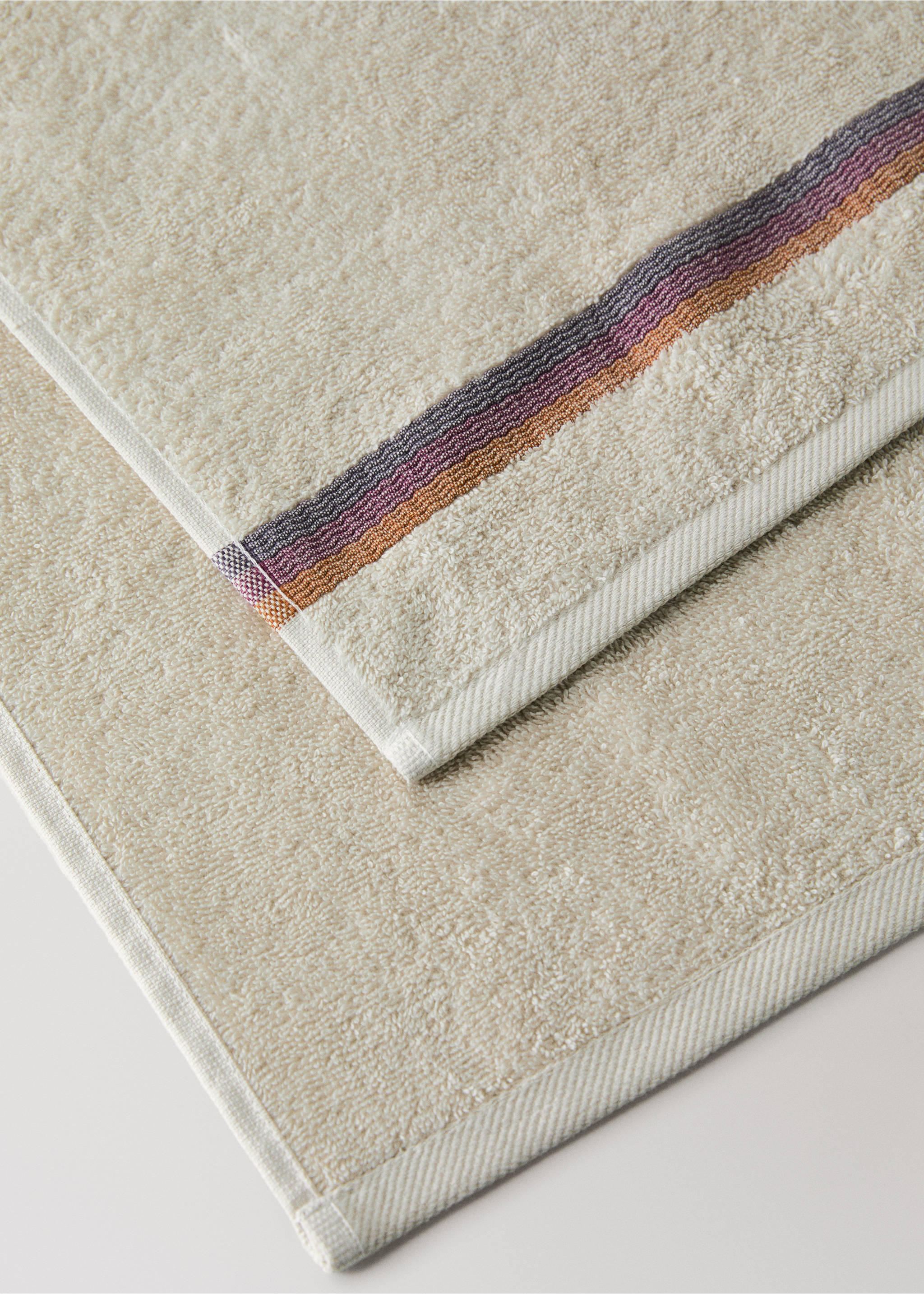 Gästhandduk med randig bård - Detaljer om artikeln 2, Lavendel. Ref: 27001621-00.