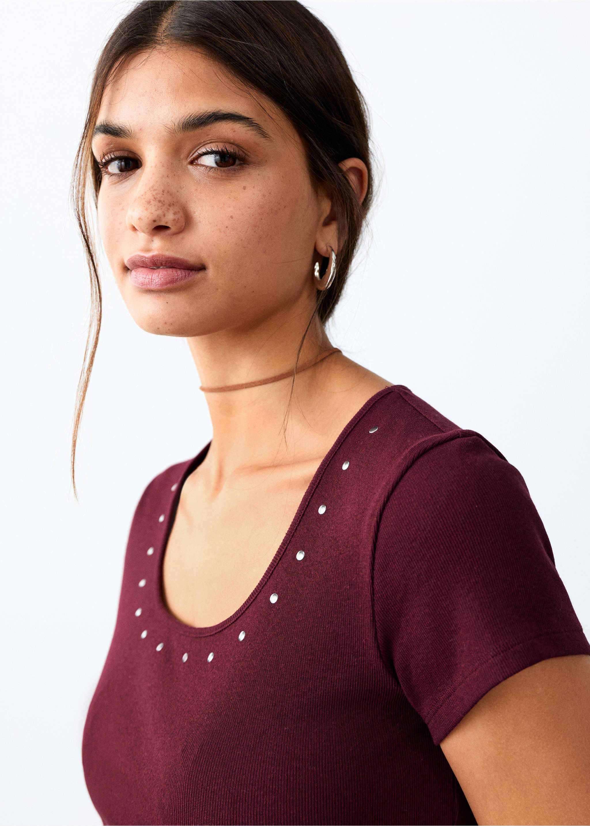 Укороченный топ с заклепками - Деталь изделия 1, Бургундия. Ref: 27002007-00.