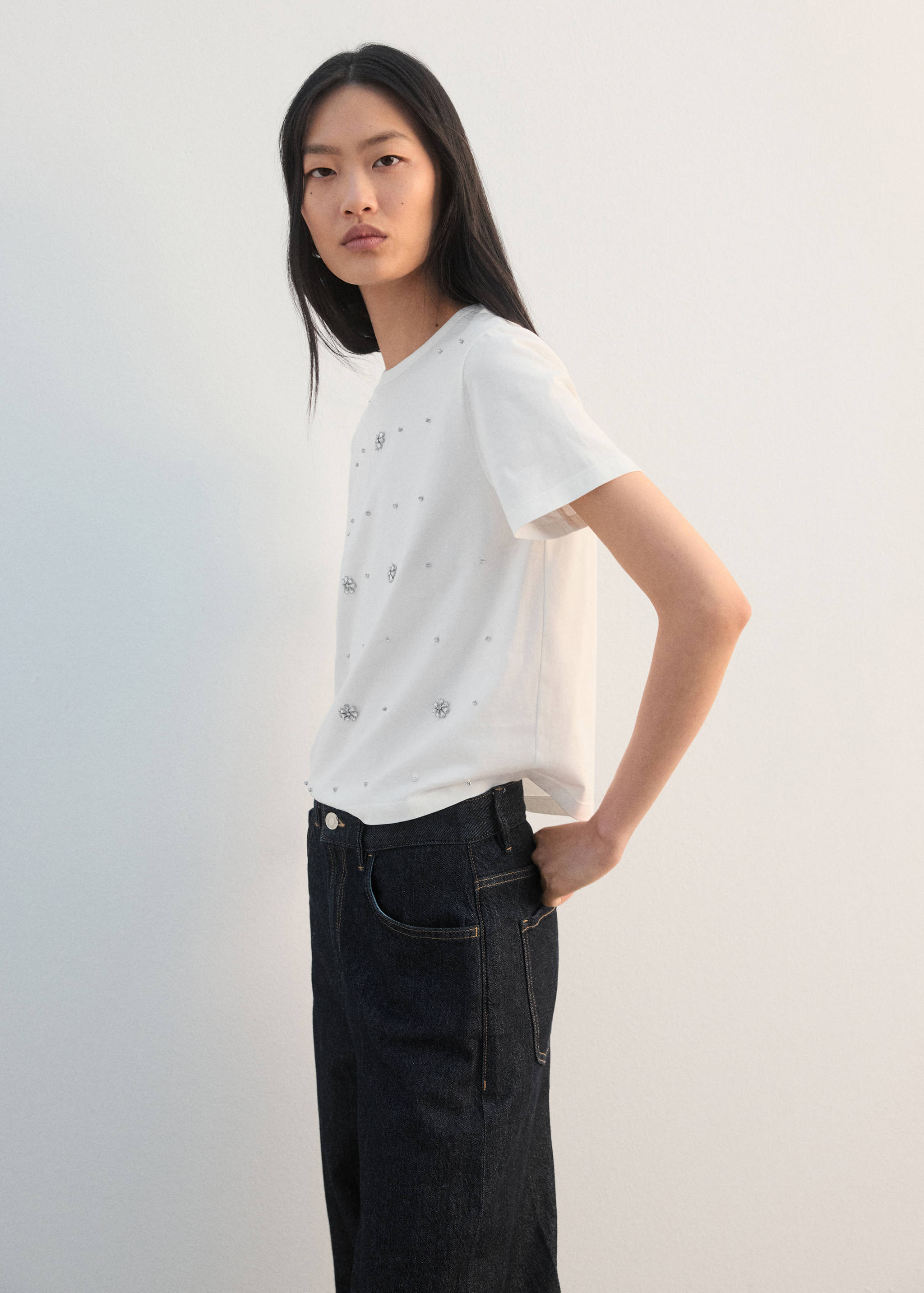 T-skjorte i bomull med strass - Halvtotal bildeutsnitt