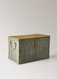 Two-tone rattan basket with fastening detail — Green 2
