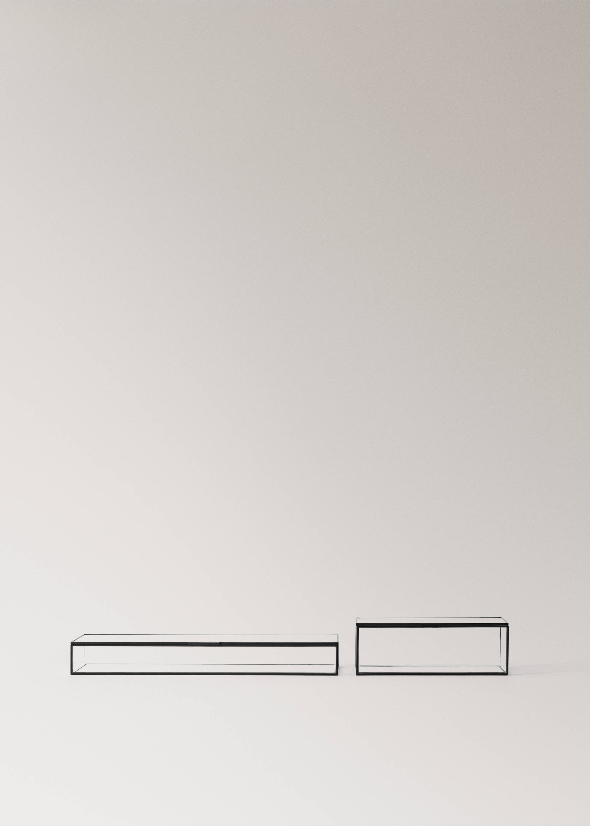 Boîte à bijoux moyenne à bords métalliques - Détail de l'article 3, Noir. Ref: 27002918-00.