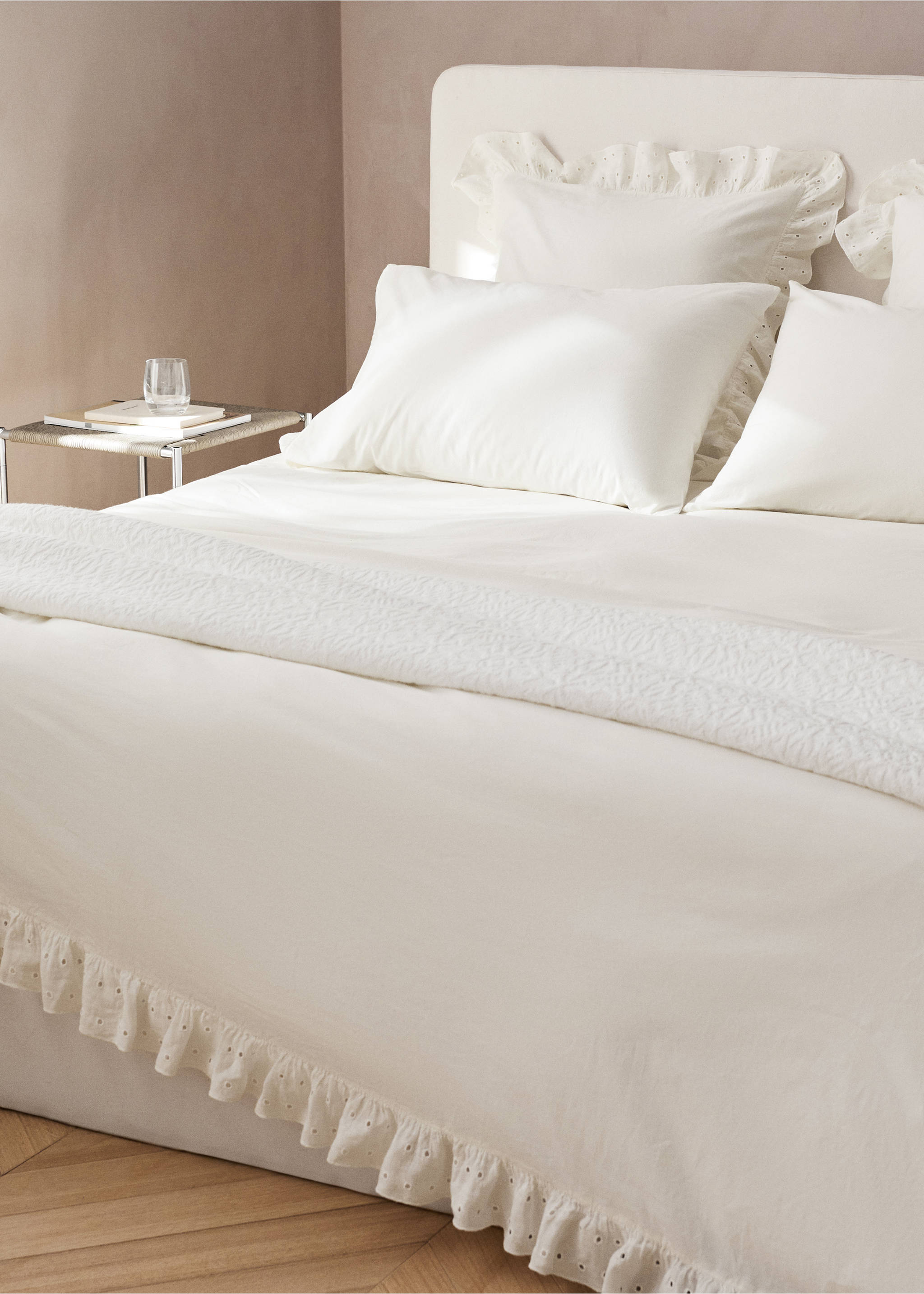 Cotton garment-dyed duvet cover with linen ruffle for 135/140 cm bed - Details of the article 7, Off White. Ref: 27002937-00.
