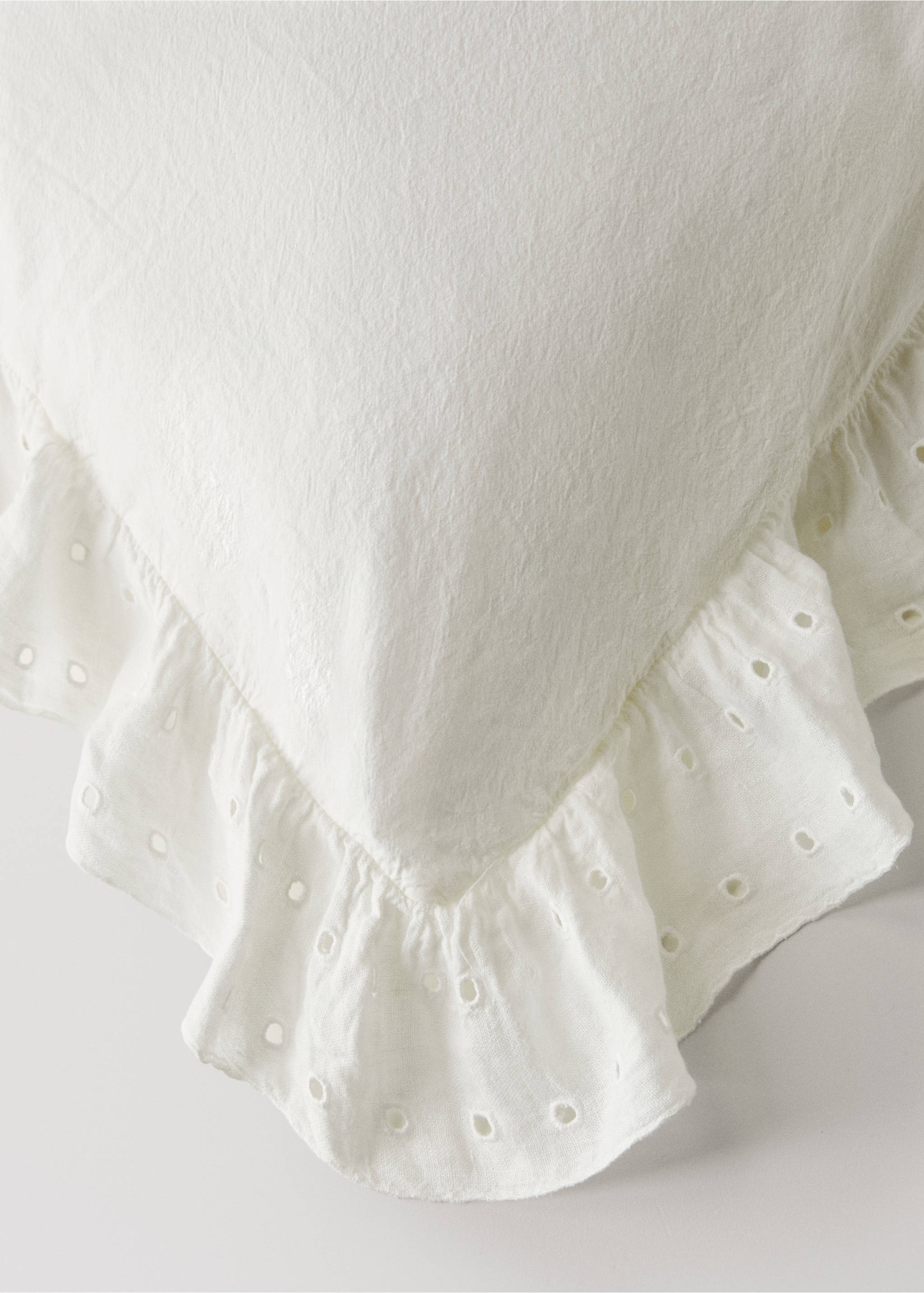 Cotton garment-dyed duvet cover with linen ruffle for 135/140 cm bed - Details of the article 2, Off White. Ref: 27002937-00.