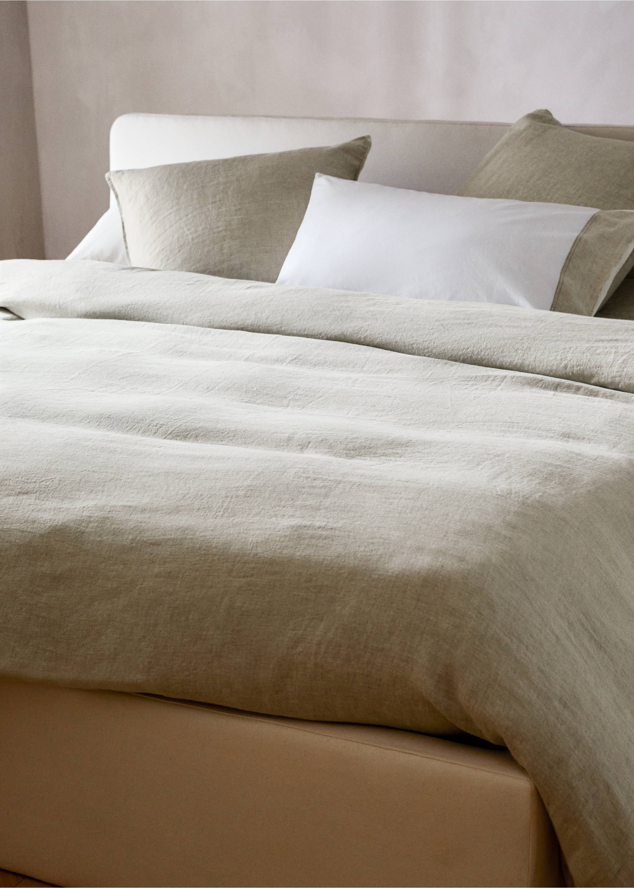 Washed linen duvet cover for 180/200 cm bed - Details of the article 8, Sand. Ref: 27002947-00.