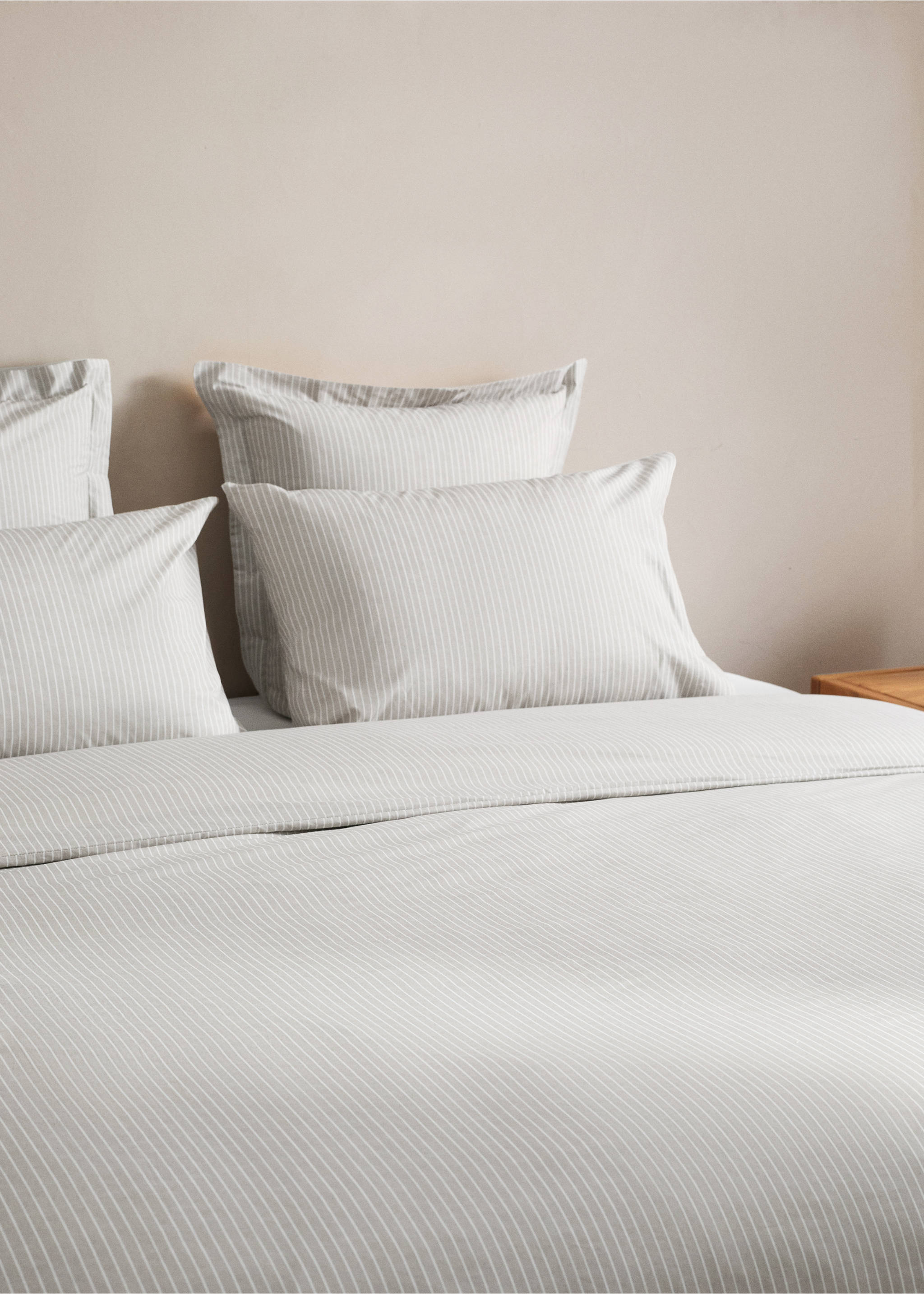 500 threads percale cotton striped duvet cover Queen bed - Details of the article 7, Light/Pastel Grey. Ref: 27002954-00.