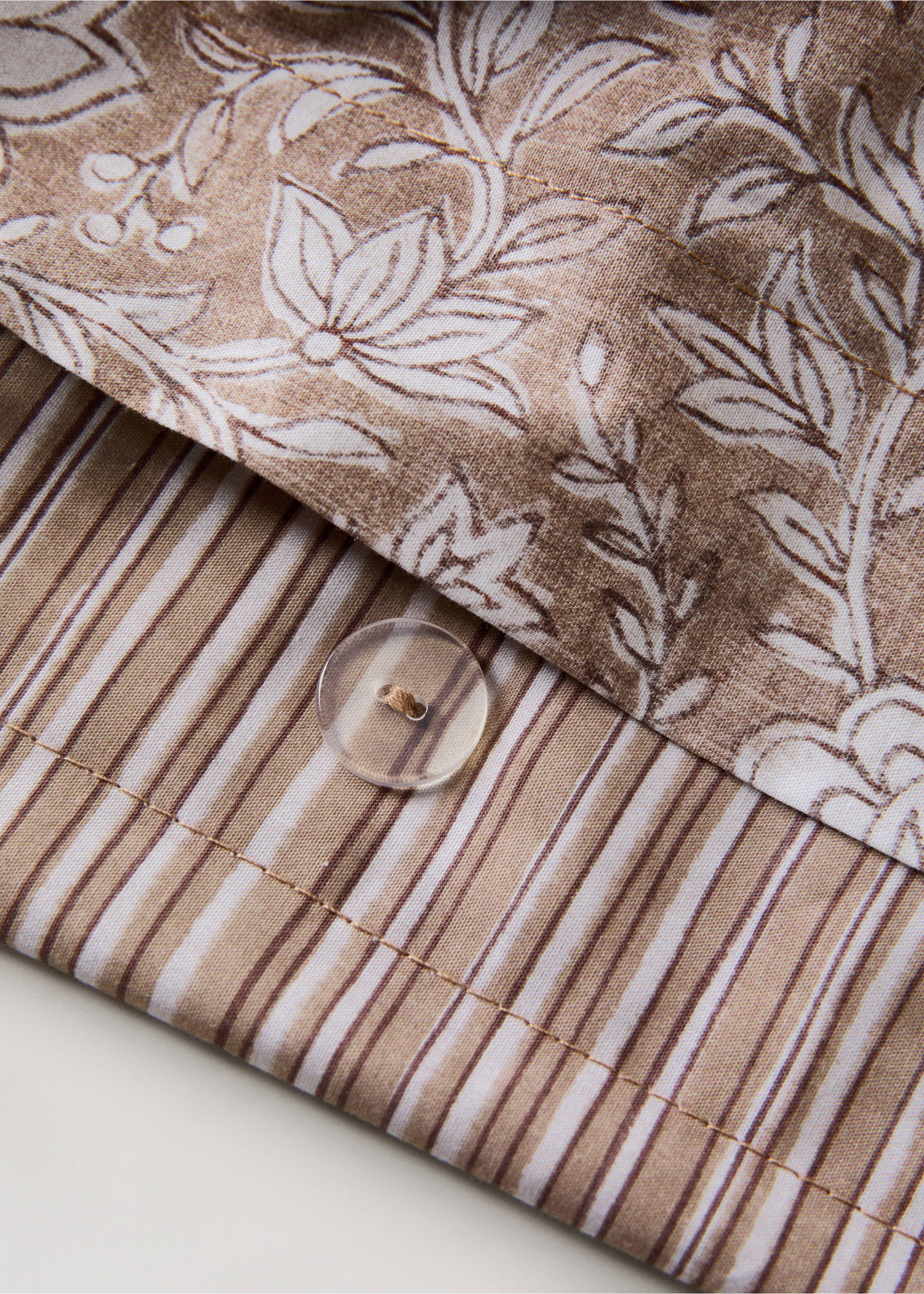 Reversible percale cotton duvet cover with stripes and flowers for a 90 cm bed - Details of the article 2, Tobacco Brown. Ref: 27002970-00.