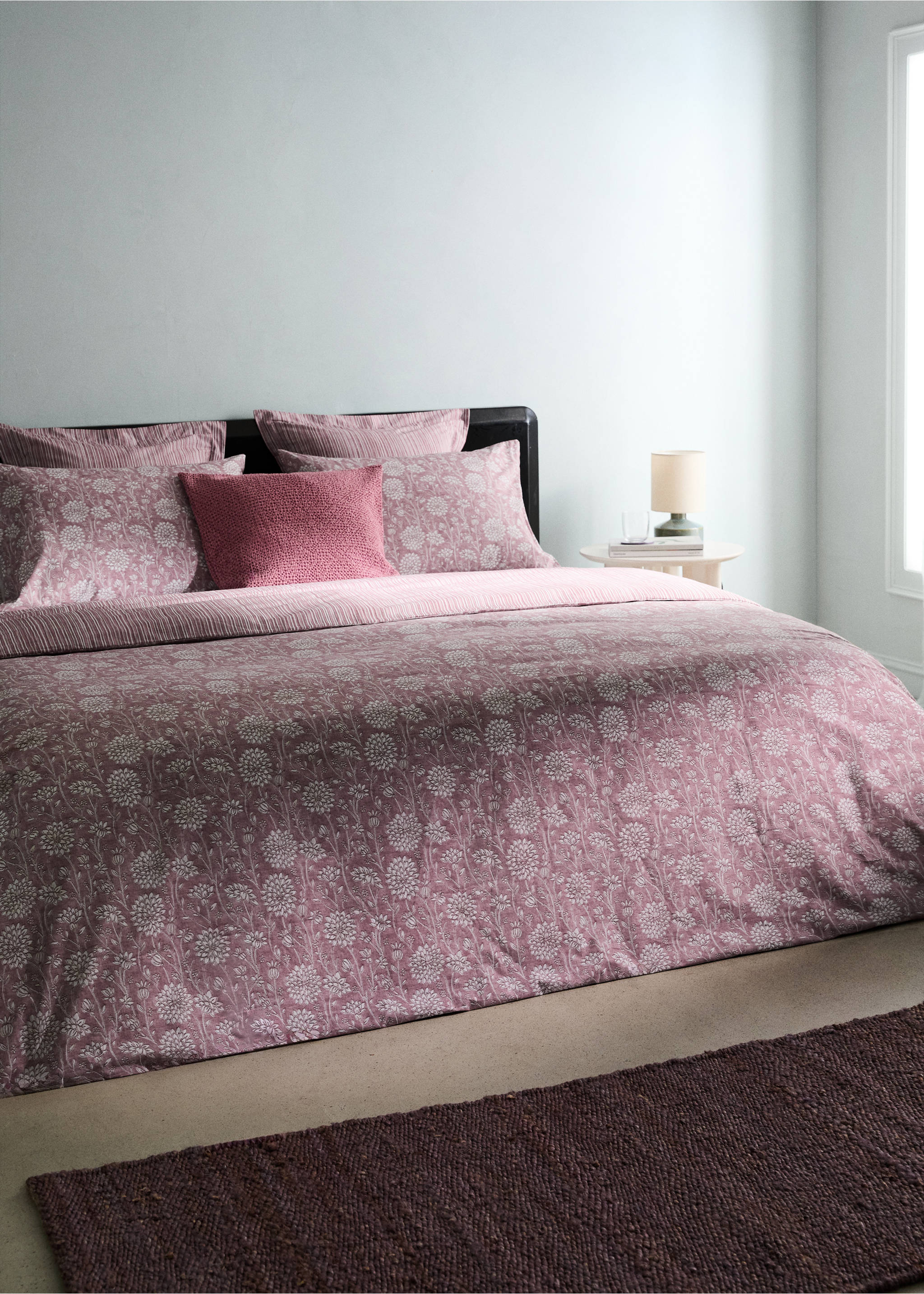 Reversible percale cotton duvet cover with stripes and flowers for a 180/200 cm bed - General plane, Pale Pink. Ref: 27002973-00.