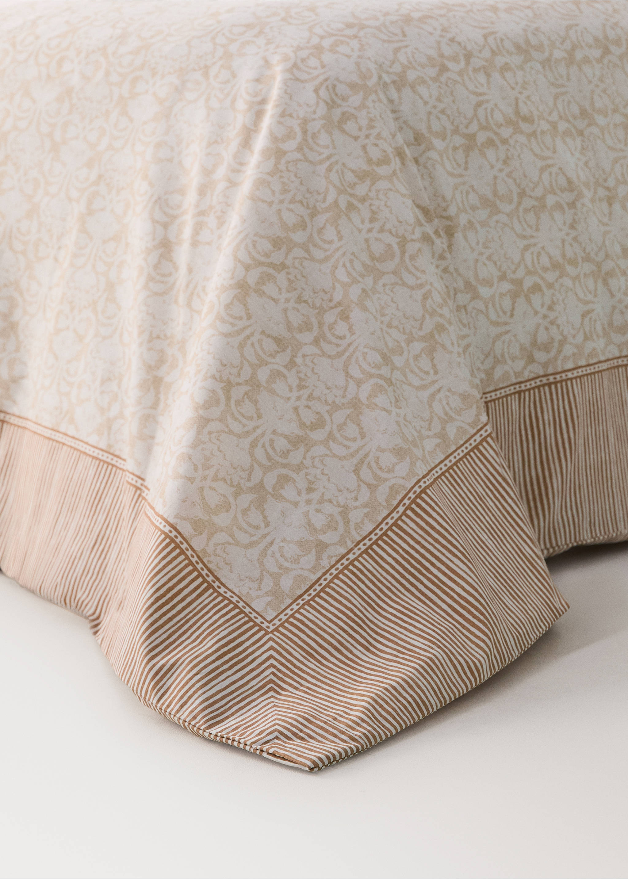 Floral border cotton duvet cover for 150/160cm bed - Details of the article 8, Ochre. Ref: 27002980-00.