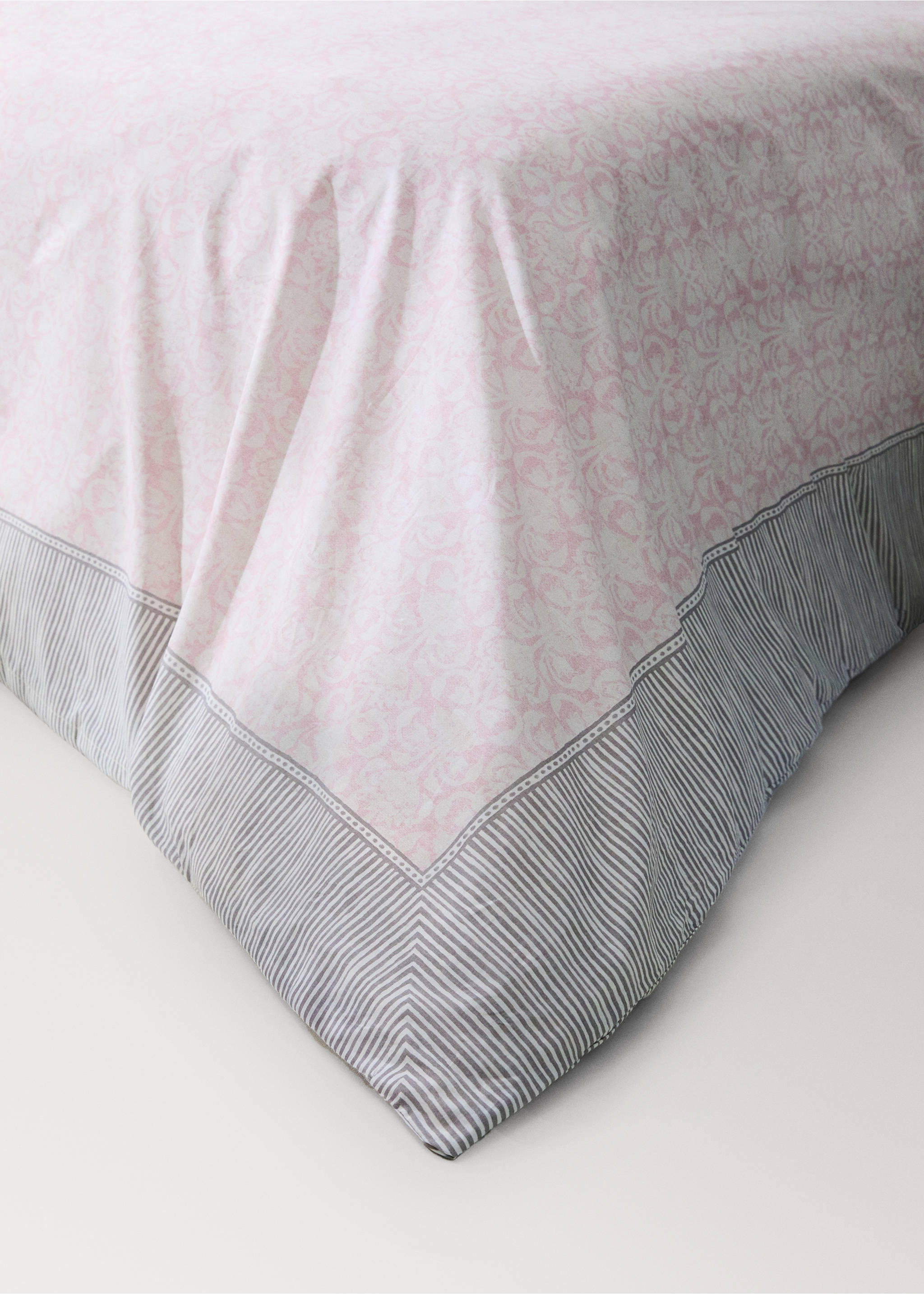 Cotton duvet cover with floral border for 180cm bed - Details of the article 8, Pastel Pink. Ref: 27002981-00.