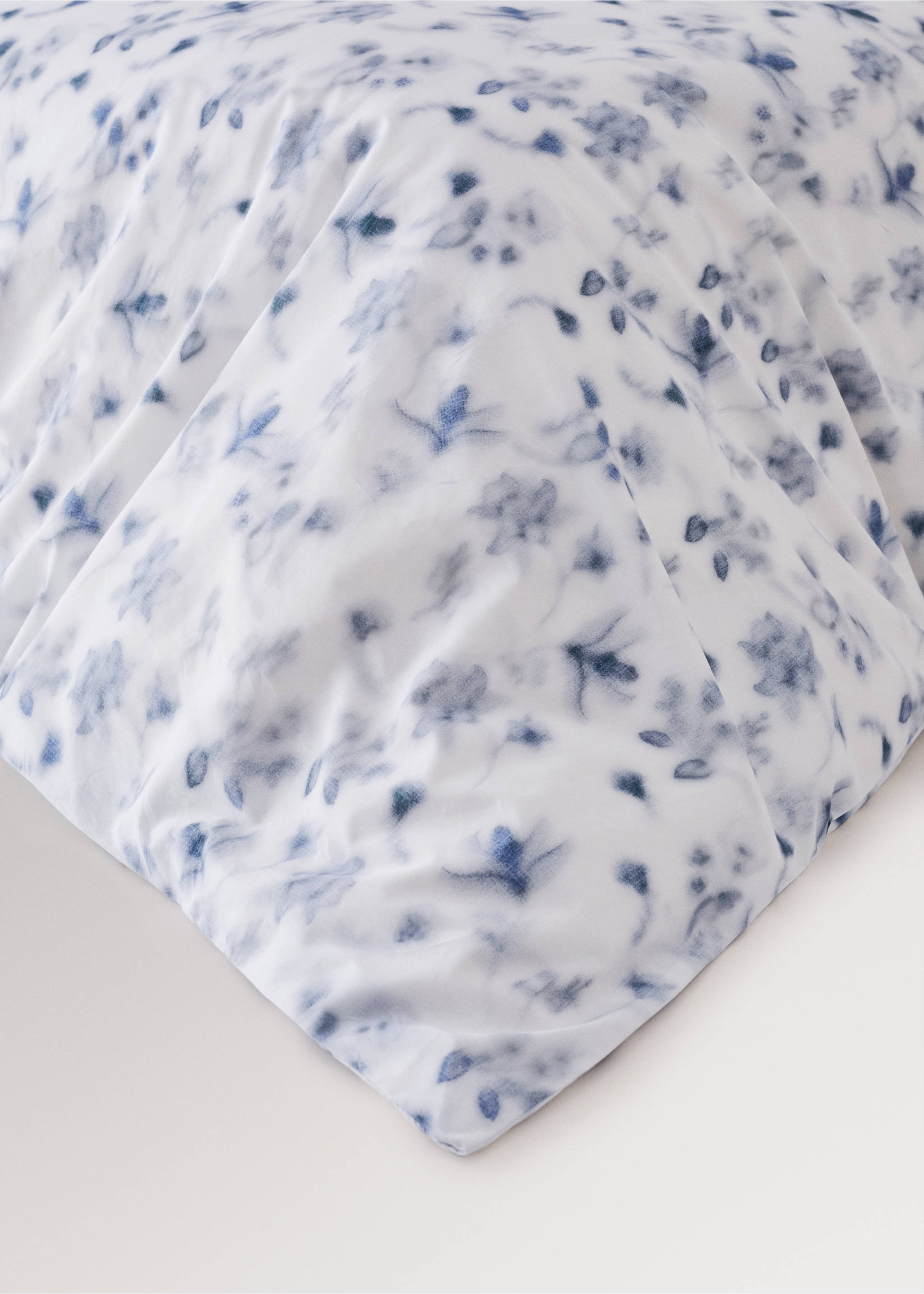 Dekbedovertrek van perkal met vervaagde bloemenprint, voor een bed van 180/200 cm - Detail van het artikel 8, Blauw. Ref: 27002985-00.