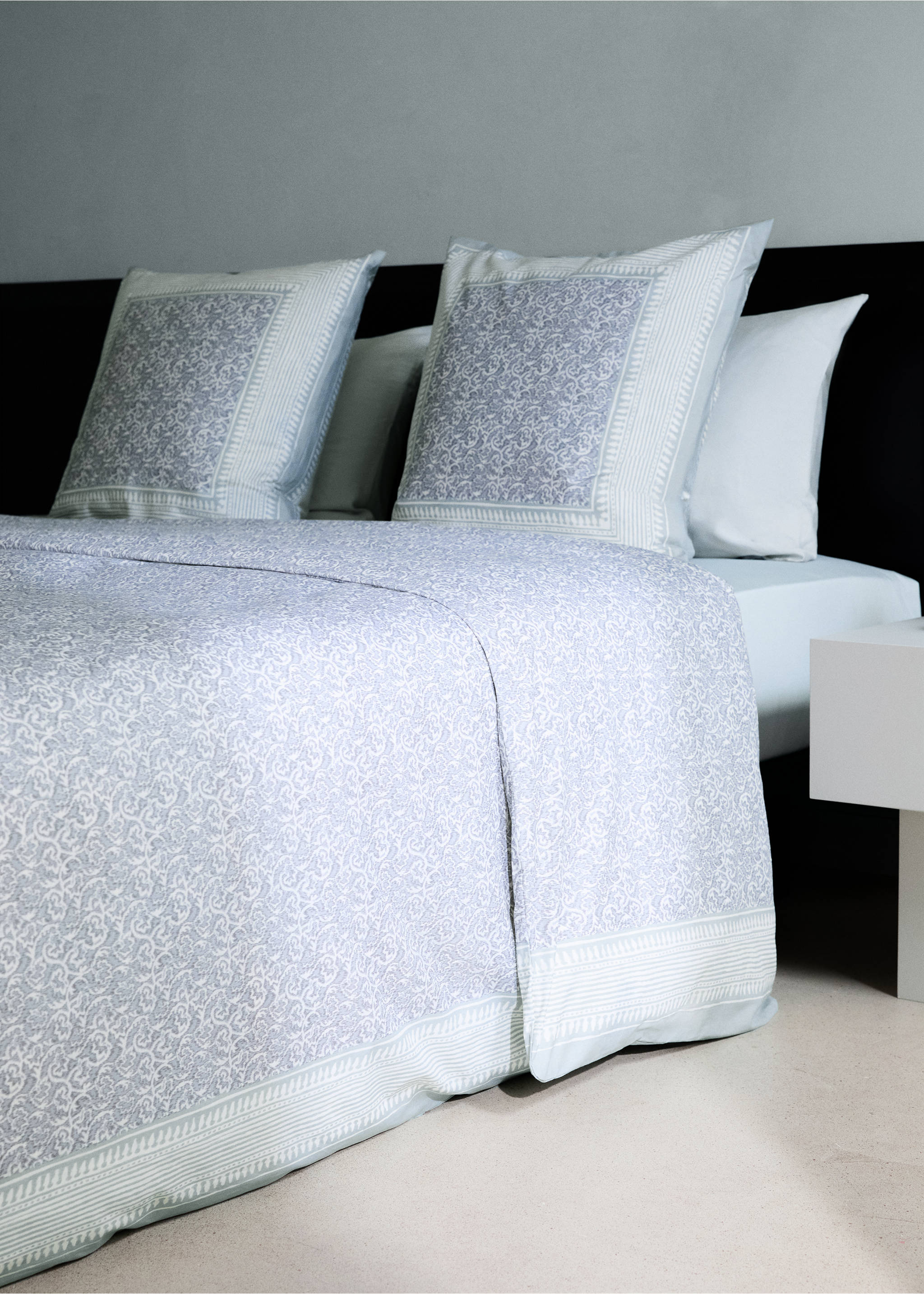 Decorative floral percale duvet cover with striped border for 135/140 cm bed - Details of the article 7, Light/Pastel Grey. Ref: 27002996-00.
