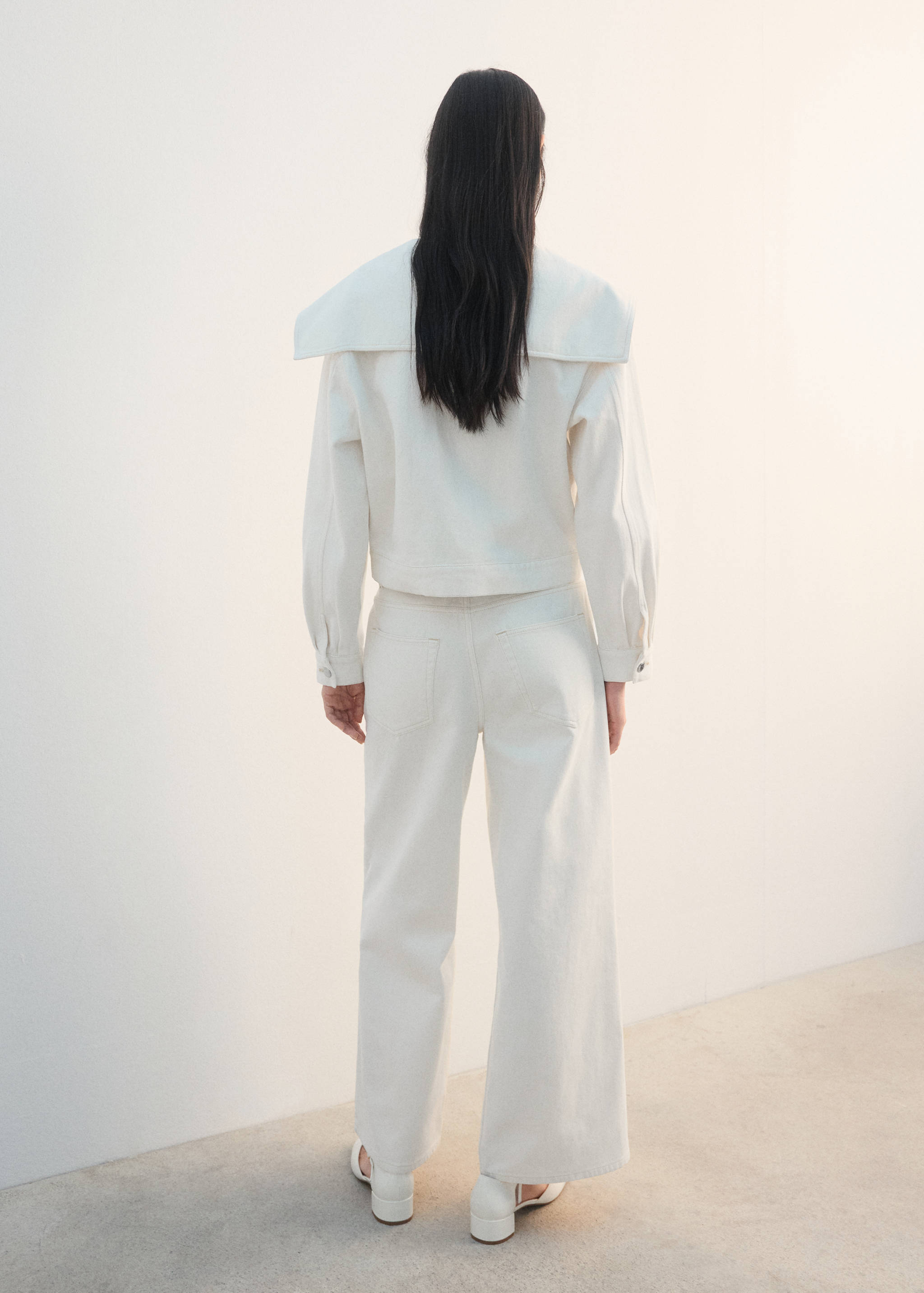 Wide leg mid-rise jeans - Reverse of the article