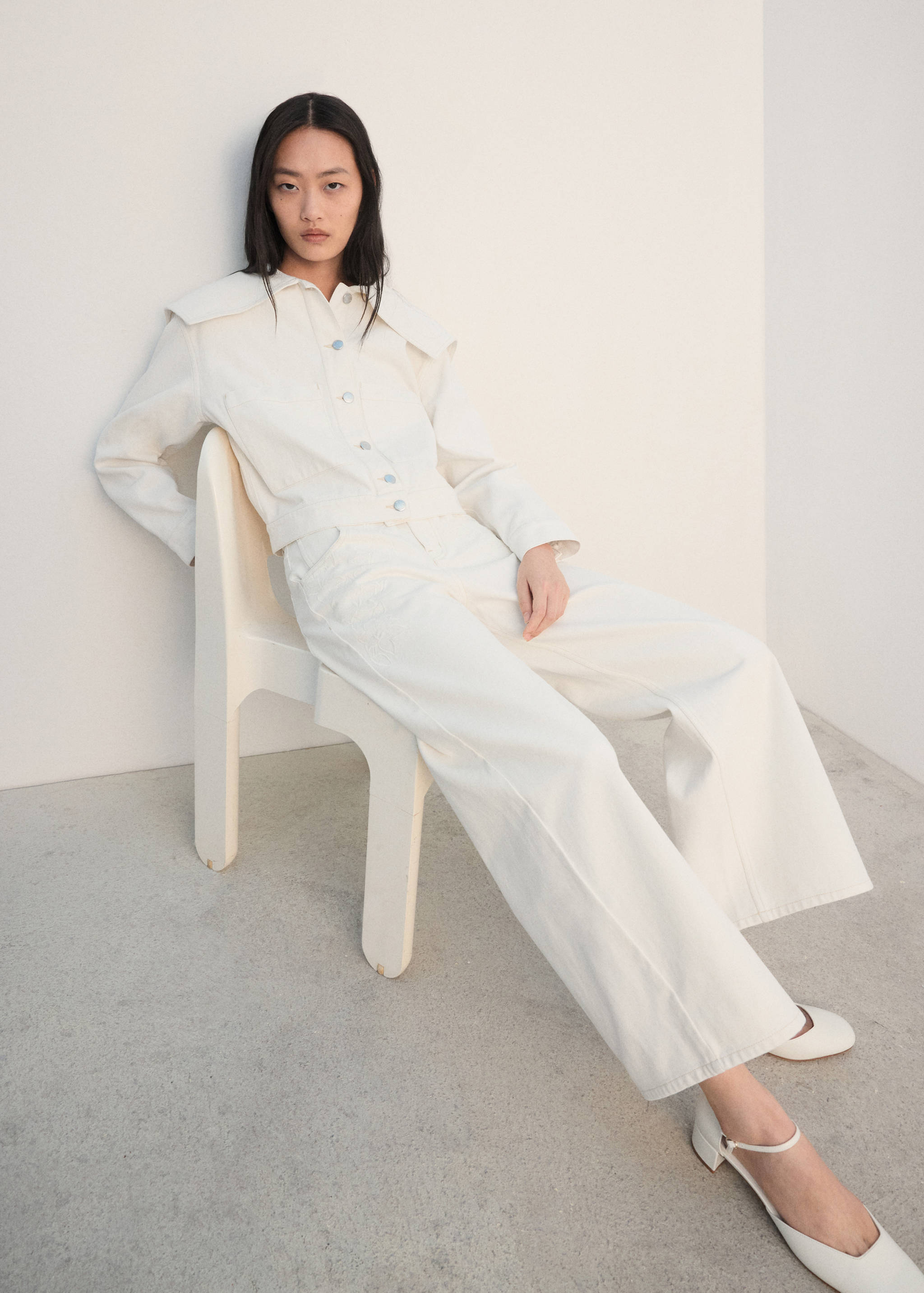 Wide leg mid-rise jeans - Details of the article 2