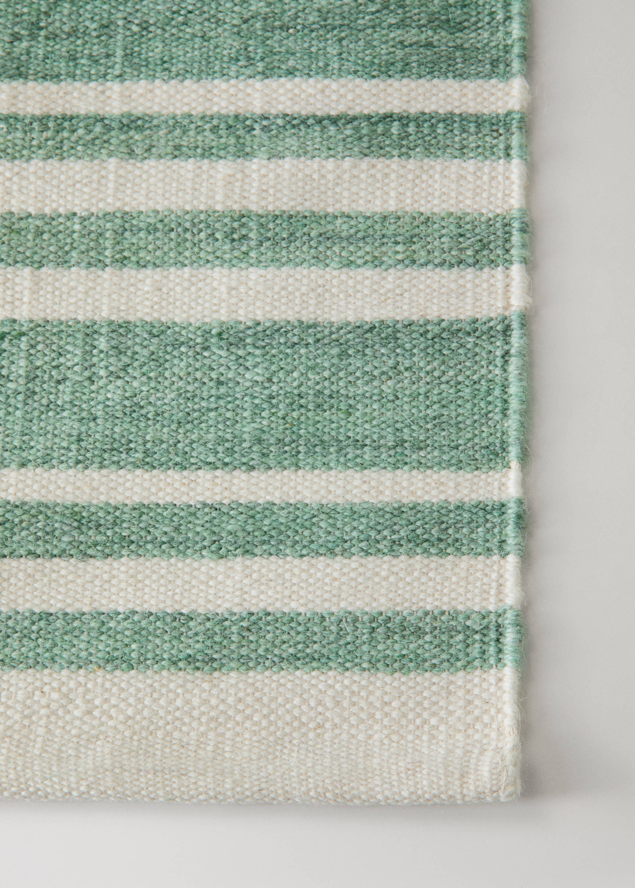 Large wool striped rug - Details of the article 2