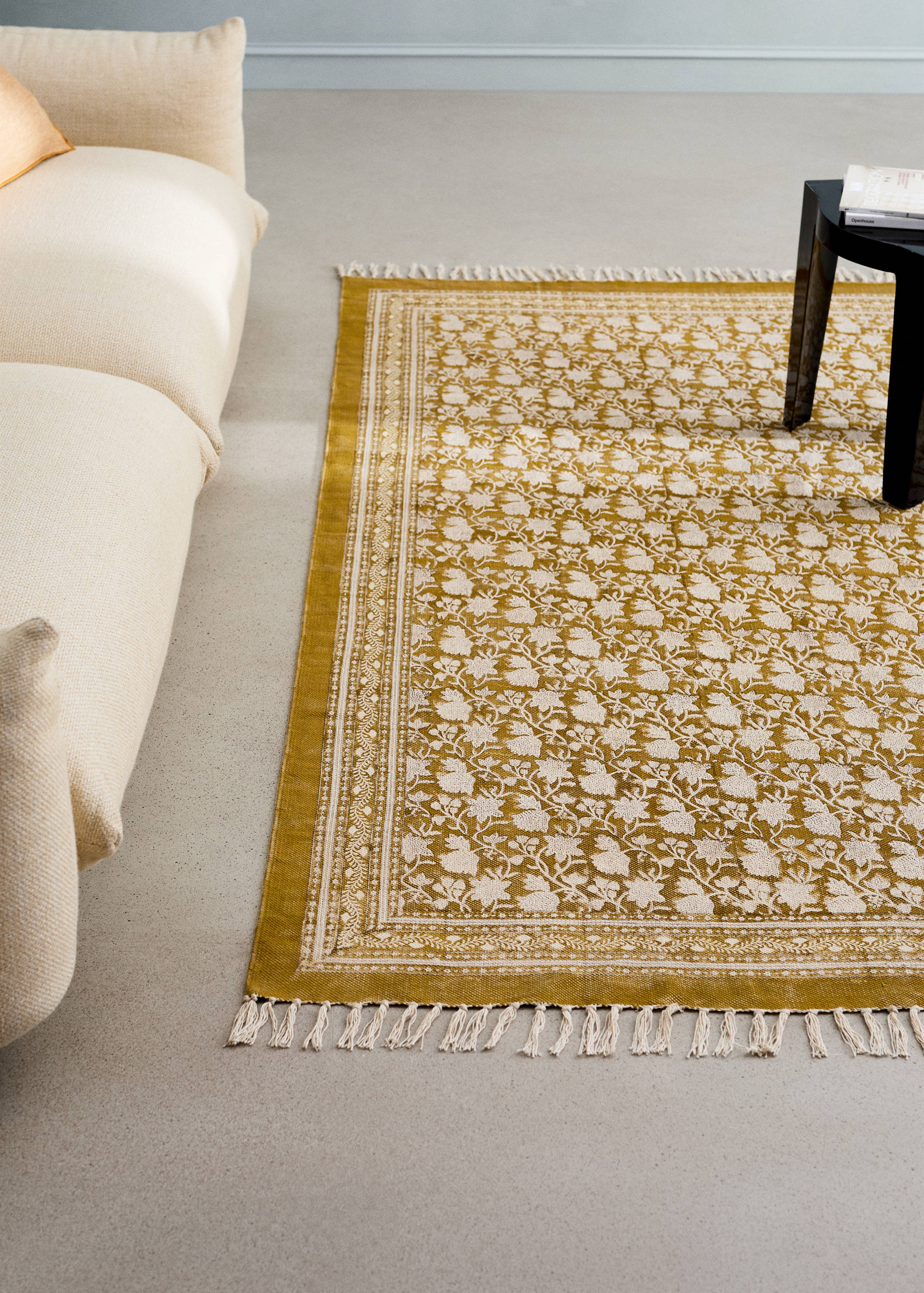 Cotton rug with floral pattern - General plane