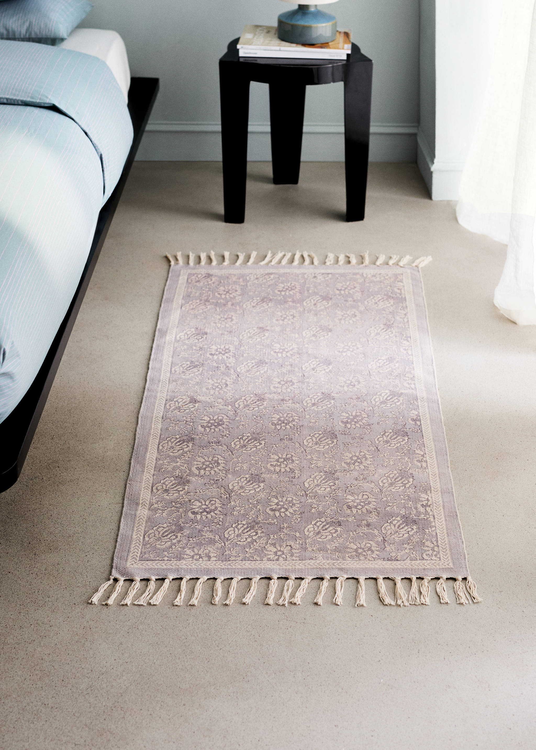 Small cotton rug with floral pattern - General plane