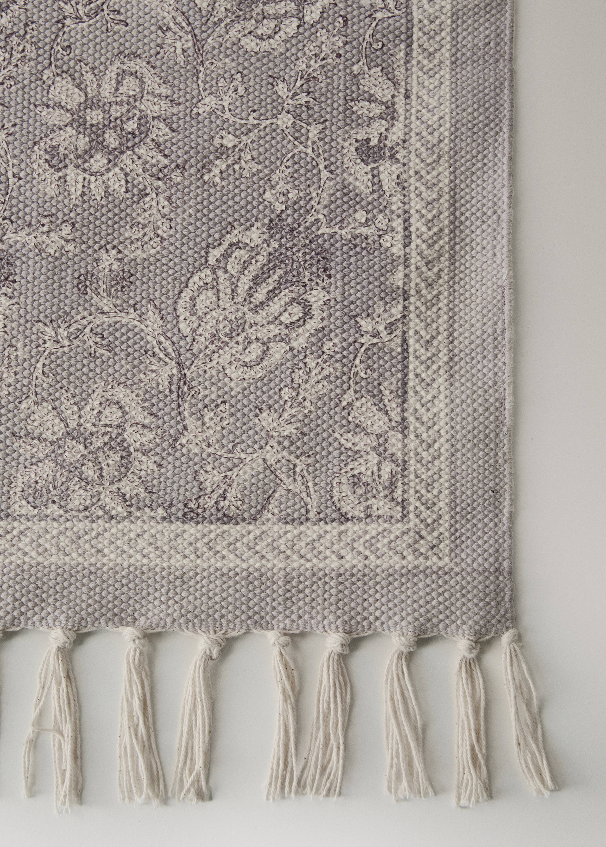 Small cotton rug with floral pattern - Details of the article 2