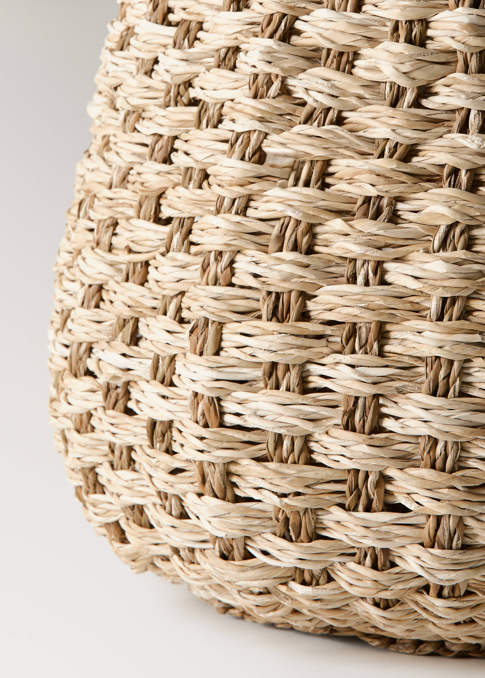 Large round seagrass basket with handles - Details of the article 2