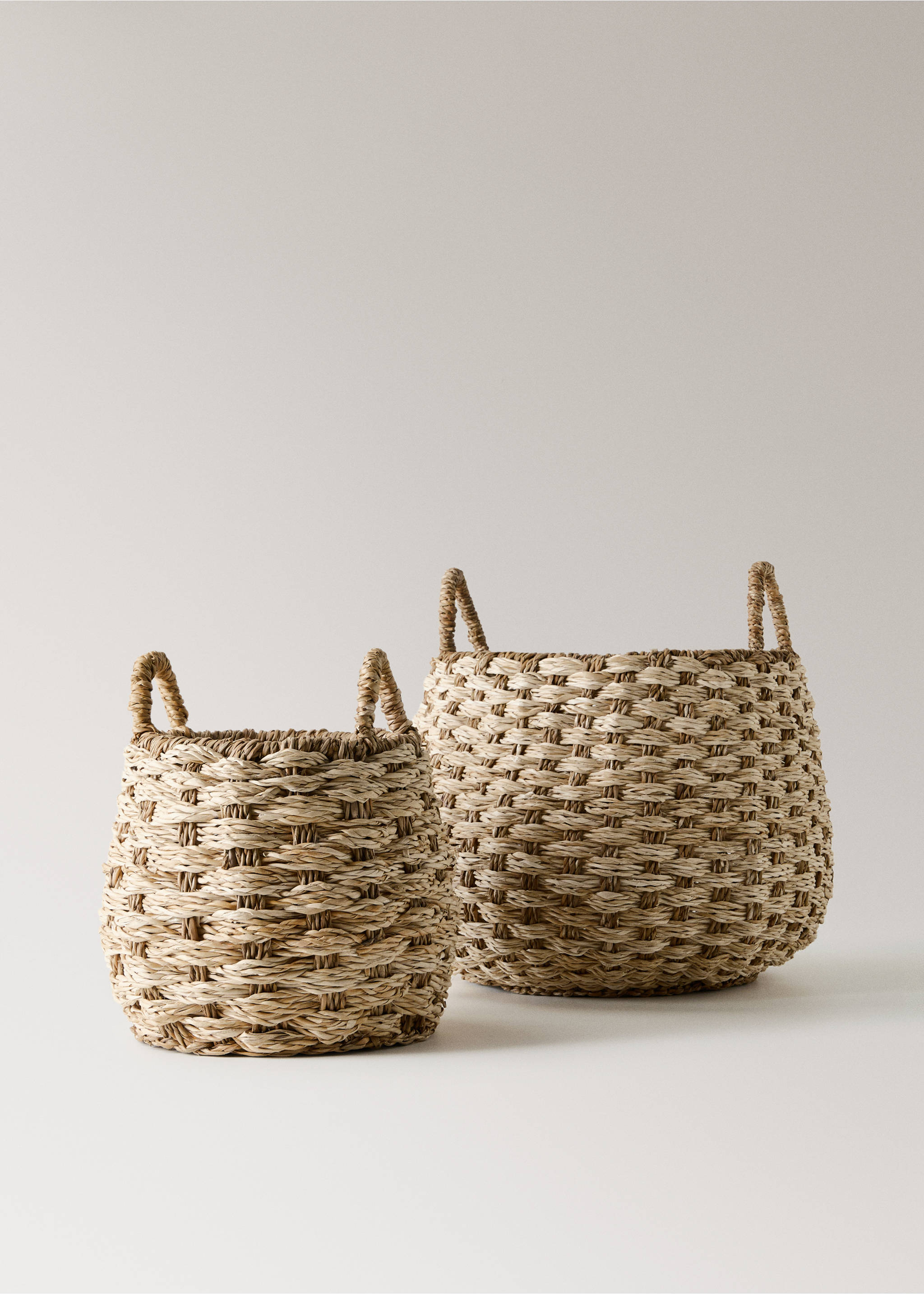 Large round seagrass basket with handles - Details of the article 4, Brown. Ref: 27003288-00.