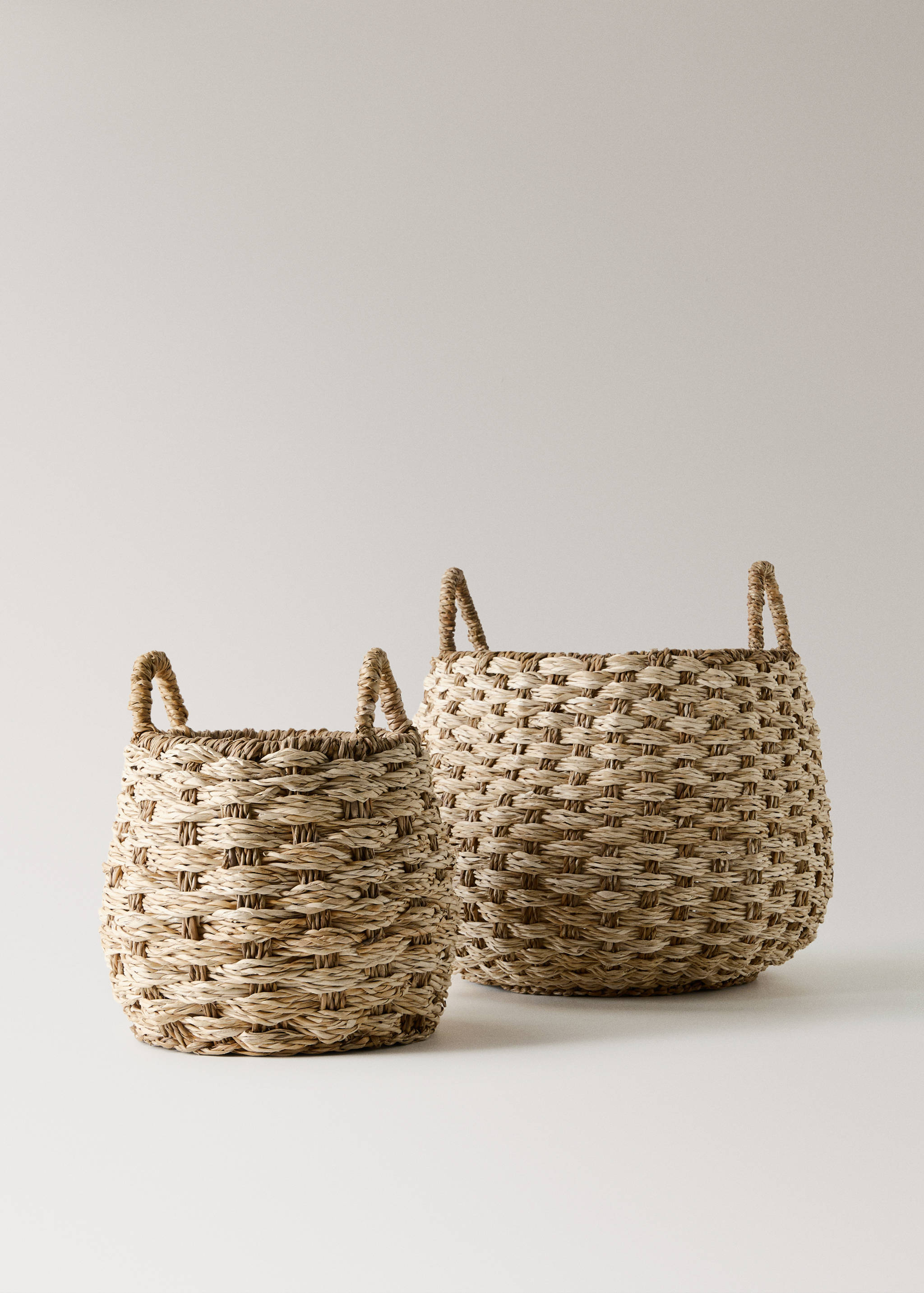 Large round seagrass basket with handles - Details of the article 4