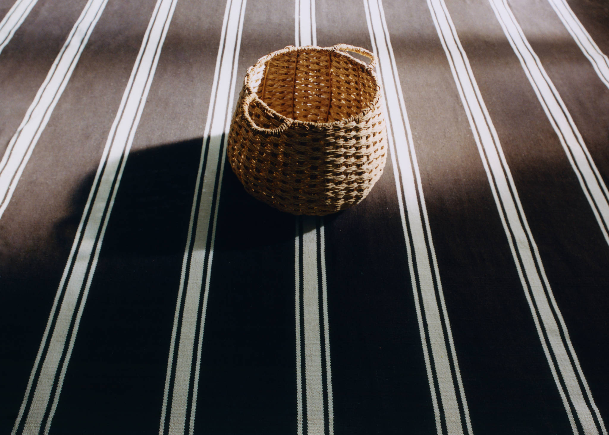 Large round seagrass basket with handles - Panoramic plane