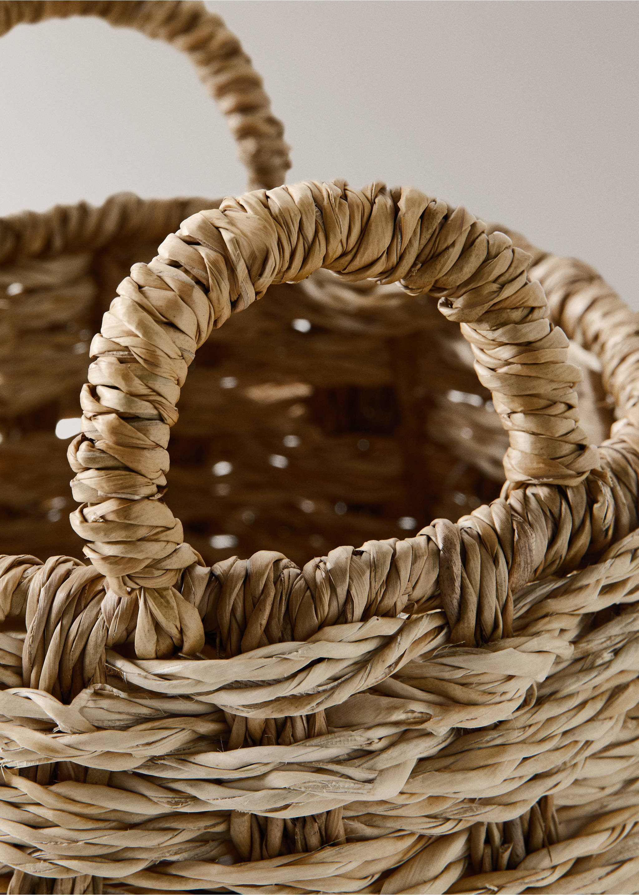 Medium round seagrass basket with handles - Details of the article 1, Brown. Ref: 27003289-00.