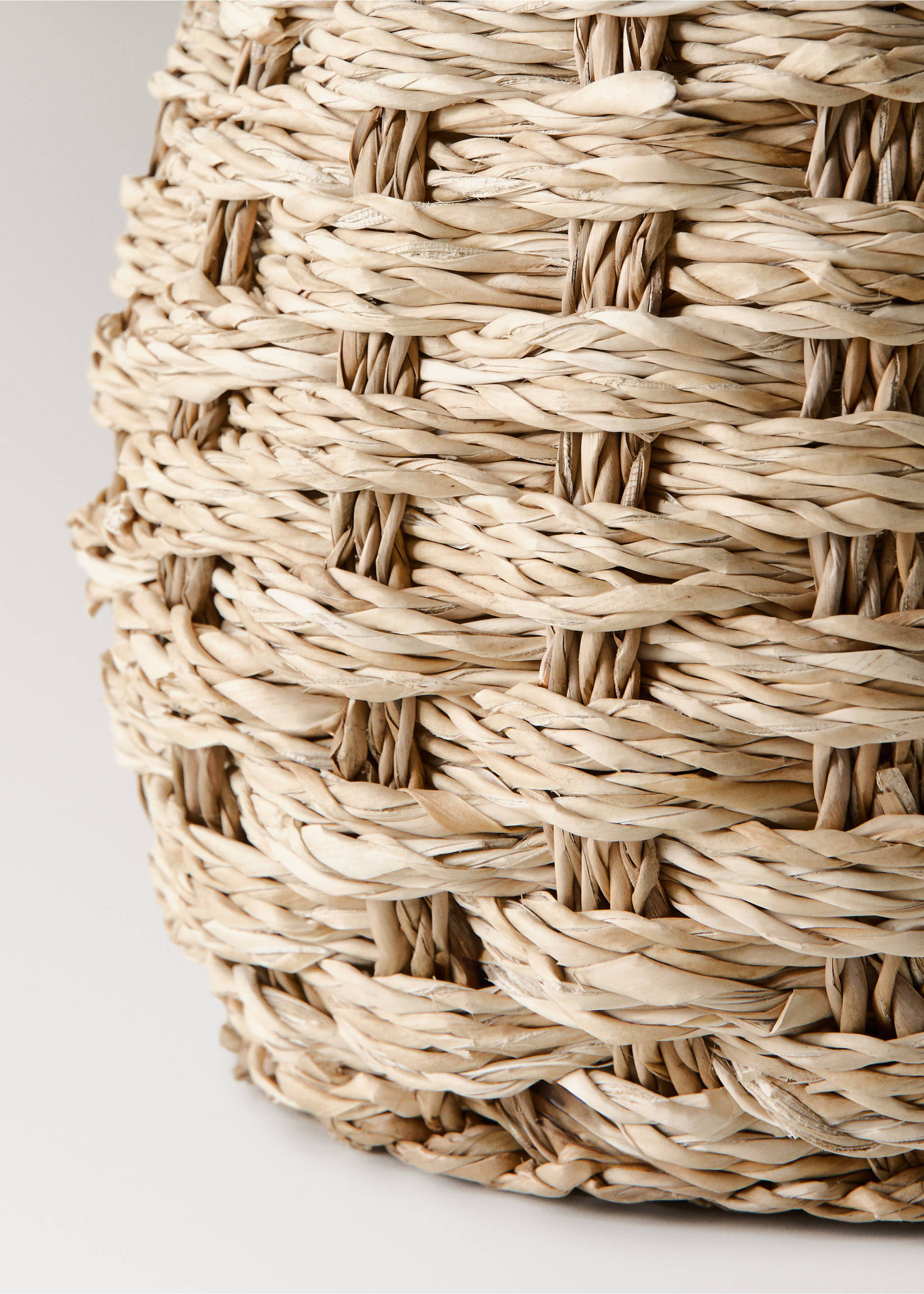 Medium round seagrass basket with handles - Details of the article 2, Brown. Ref: 27003289-00.