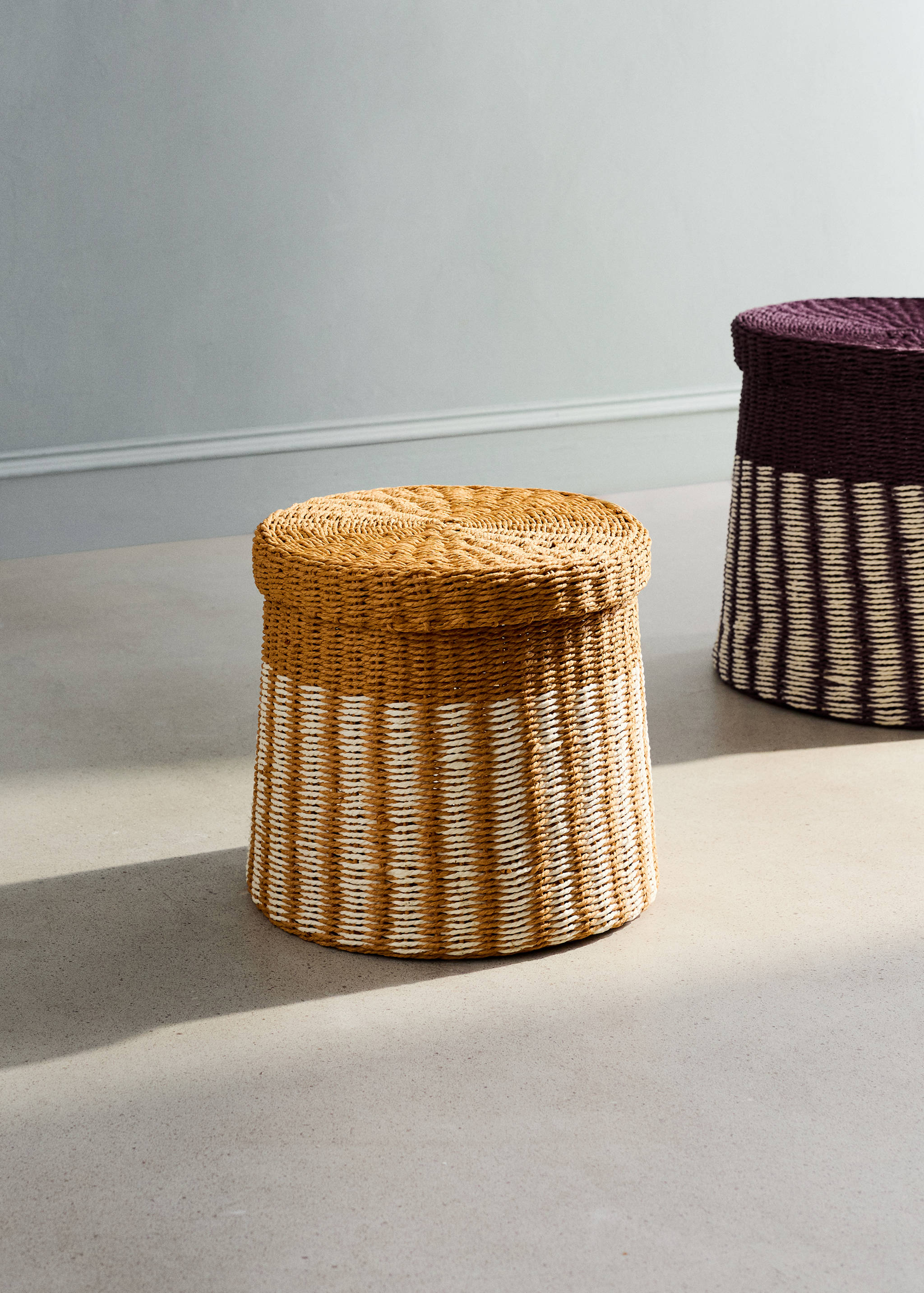 Striped paper basket with small lid - General plane