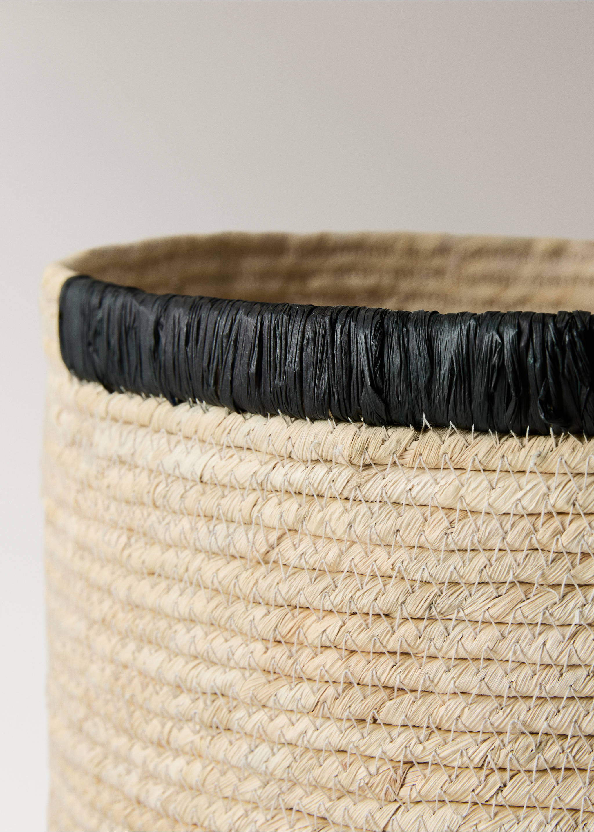 Large basket with embroidered detail - Details of the article 2, Brown. Ref: 27003293-00.