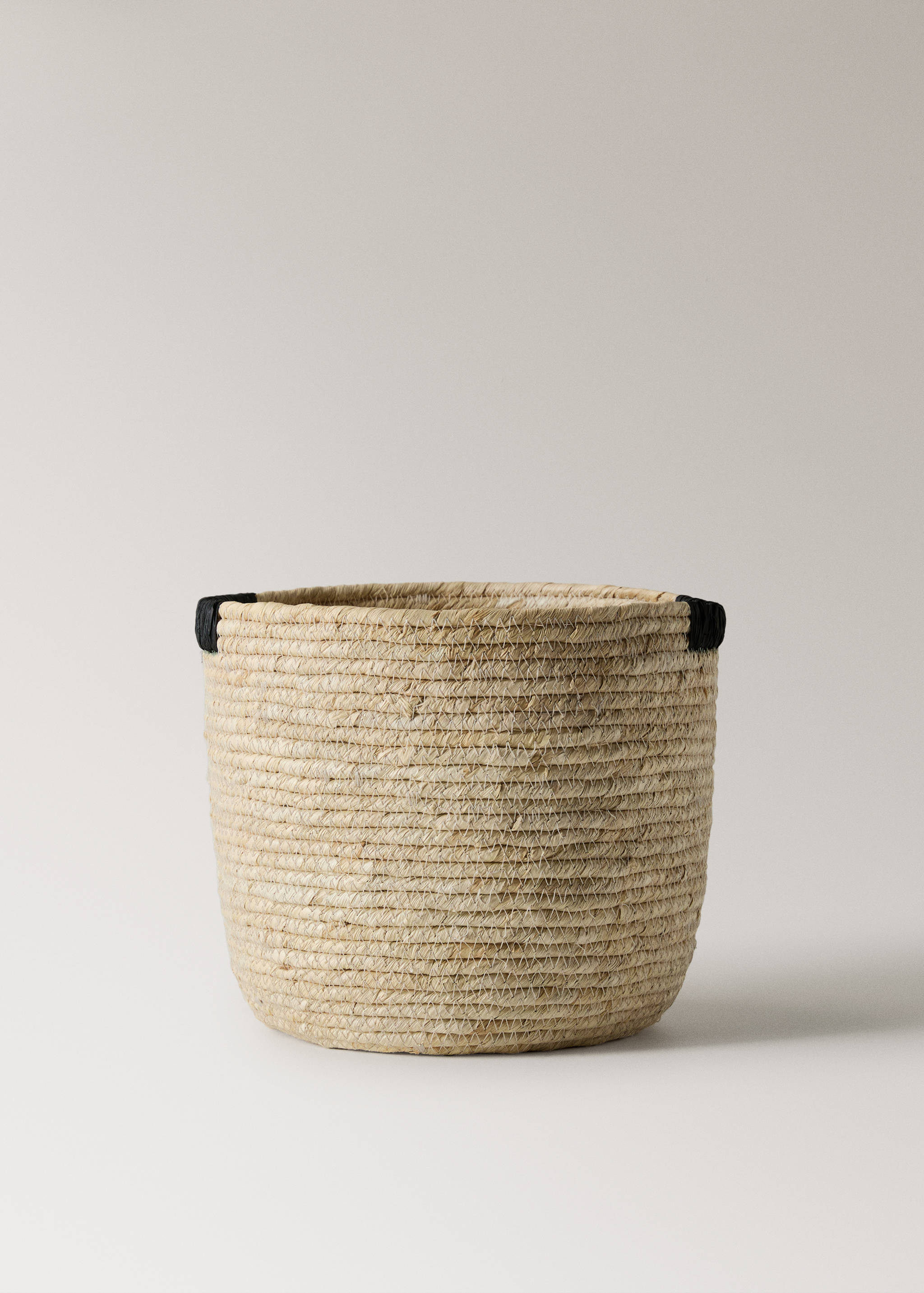 Medium basket with embroidered detail - Article without model