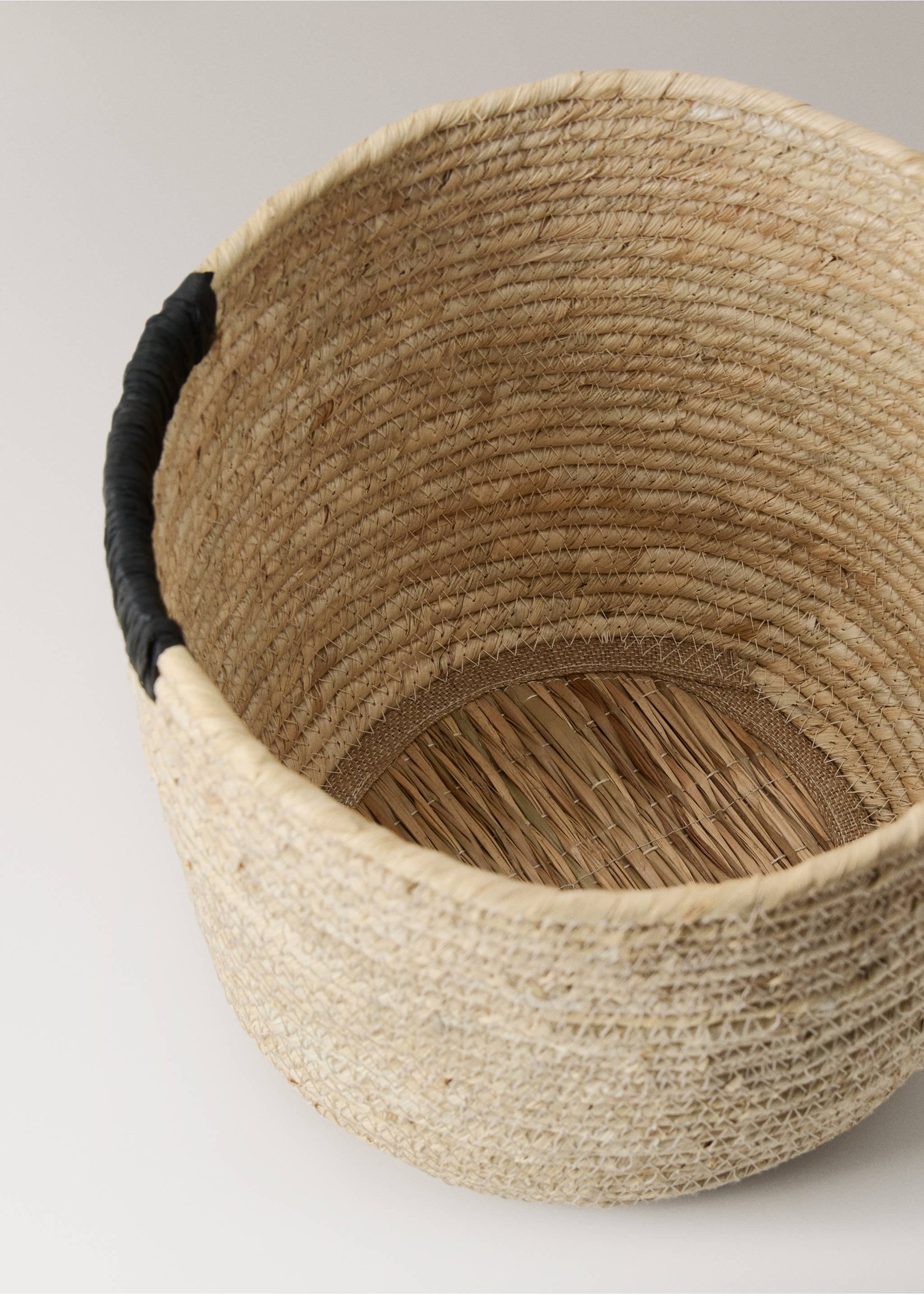 Medium basket with embroidered detail - Details of the article 1, Brown. Ref: 27003294-00.