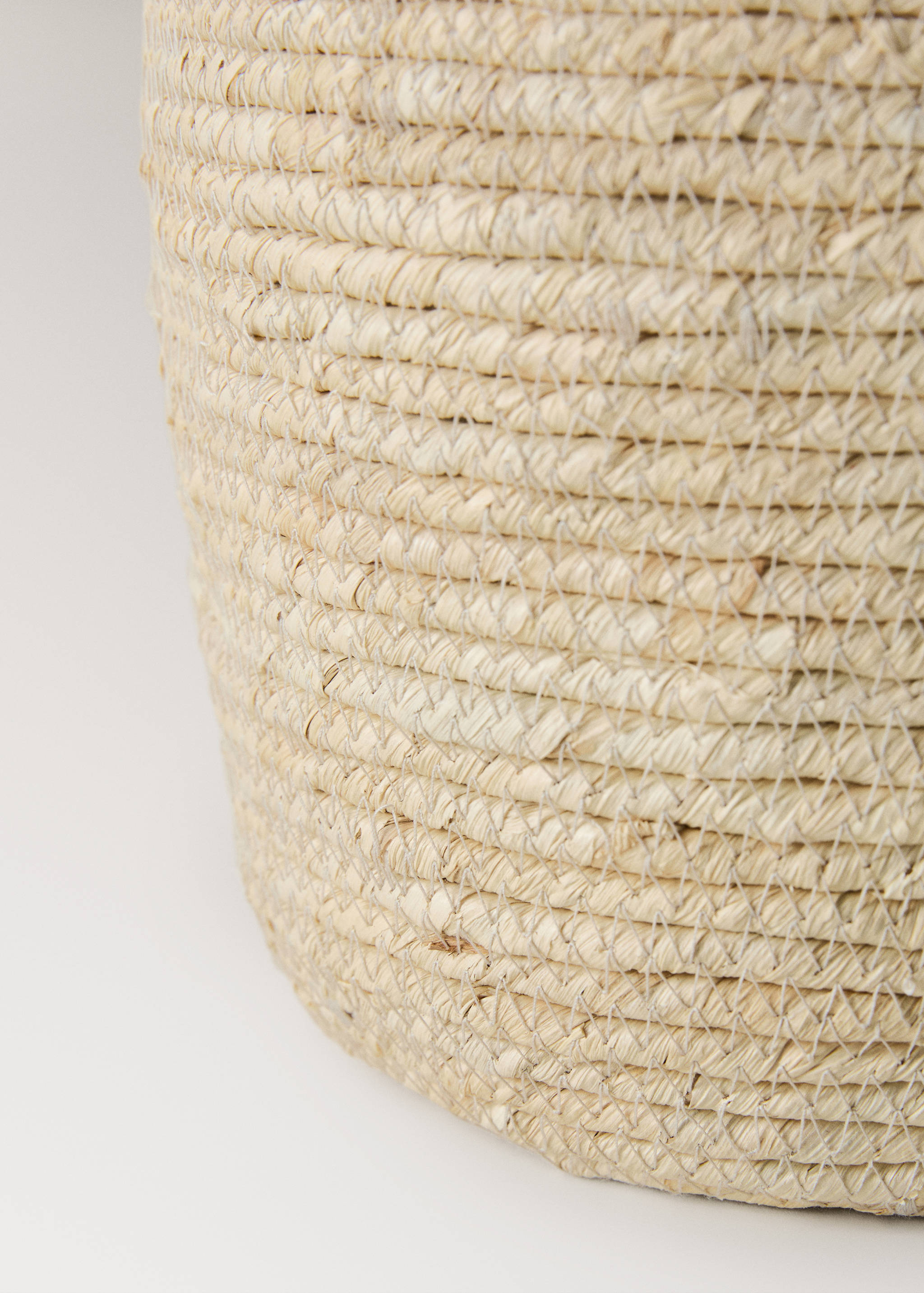 Medium basket with embroidered detail - Details of the article 3