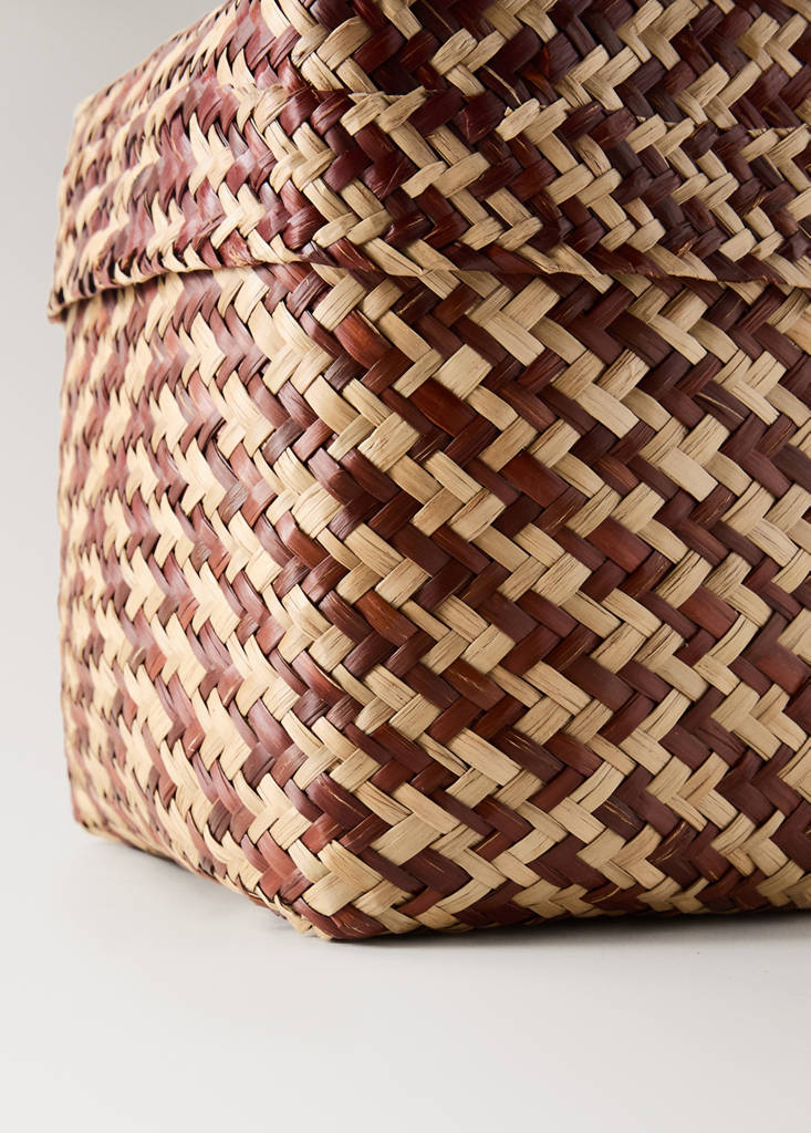 Large storage basket — Chocolate